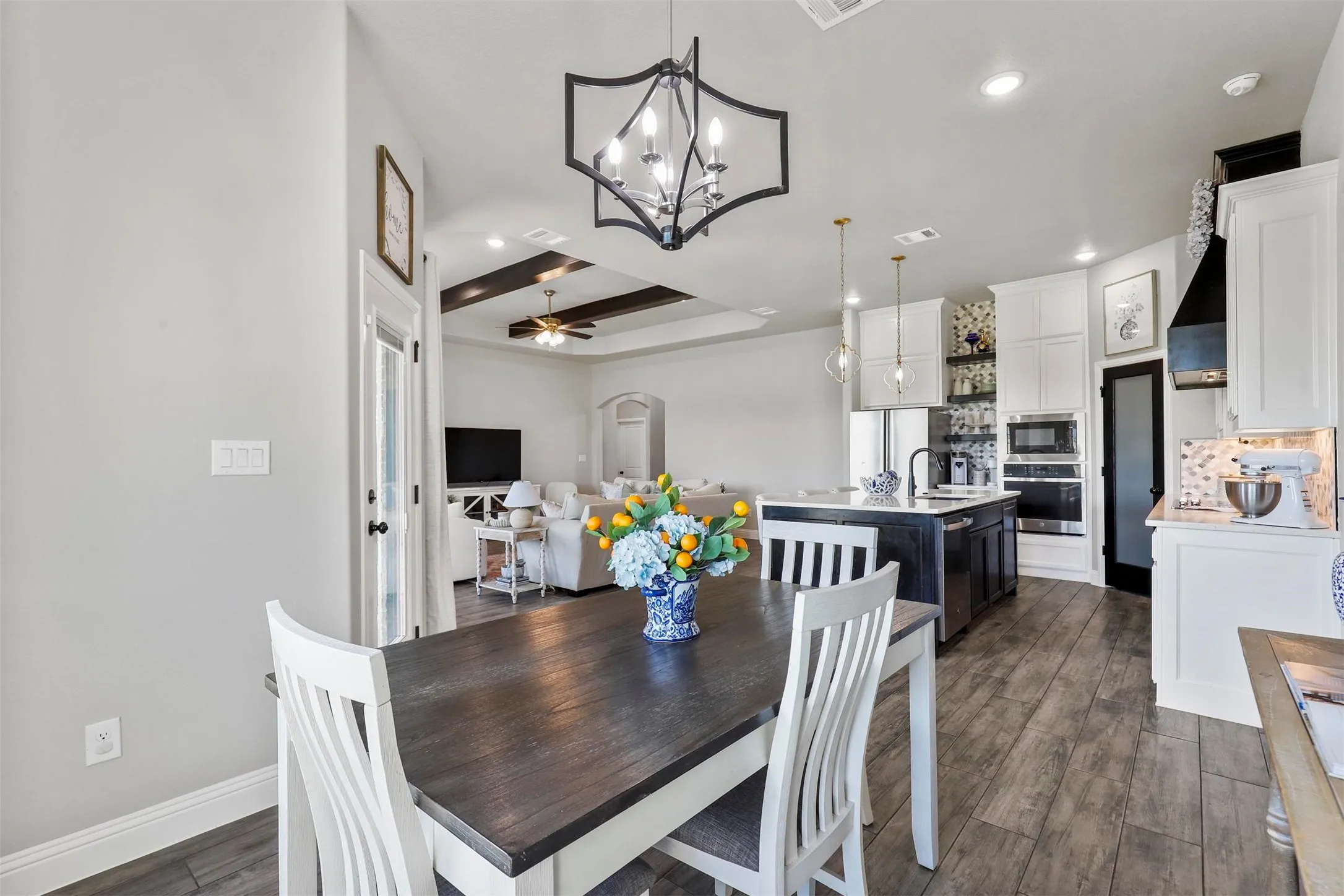 Single Family Residence For Sale in Parker County , 2071 Sunset Ridge Drive, Weatherford, Texas 76087, 4 Bedroom, 2 Bathroom, 2 Garage spaces, 2,003 Sqft, built in 2023, mls#21407261, Real Estate Agent in Weatherford, Homes For Sale in Parker county, Homes For Sale in Weatherford, Realtor in Weatherford Texas, Real Estate Brokerage Independent Realty Texas, Luminita Cordes Realtor