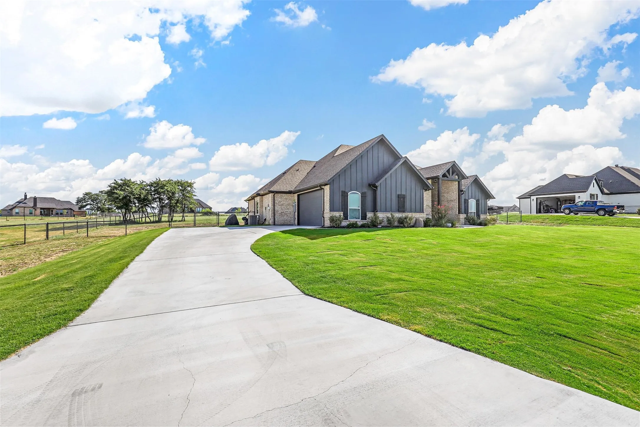 Single Family Residence For Sale in Parker County , 2071 Sunset Ridge Drive, Weatherford, Texas 76087, 4 Bedroom, 2 Bathroom, 2 Garage spaces, 2,003 Sqft, built in 2023, mls#21407261, Real Estate Agent in Weatherford, Homes For Sale in Parker county, Homes For Sale in Weatherford, Realtor in Weatherford Texas, Real Estate Brokerage Independent Realty Texas, Luminita Cordes Realtor