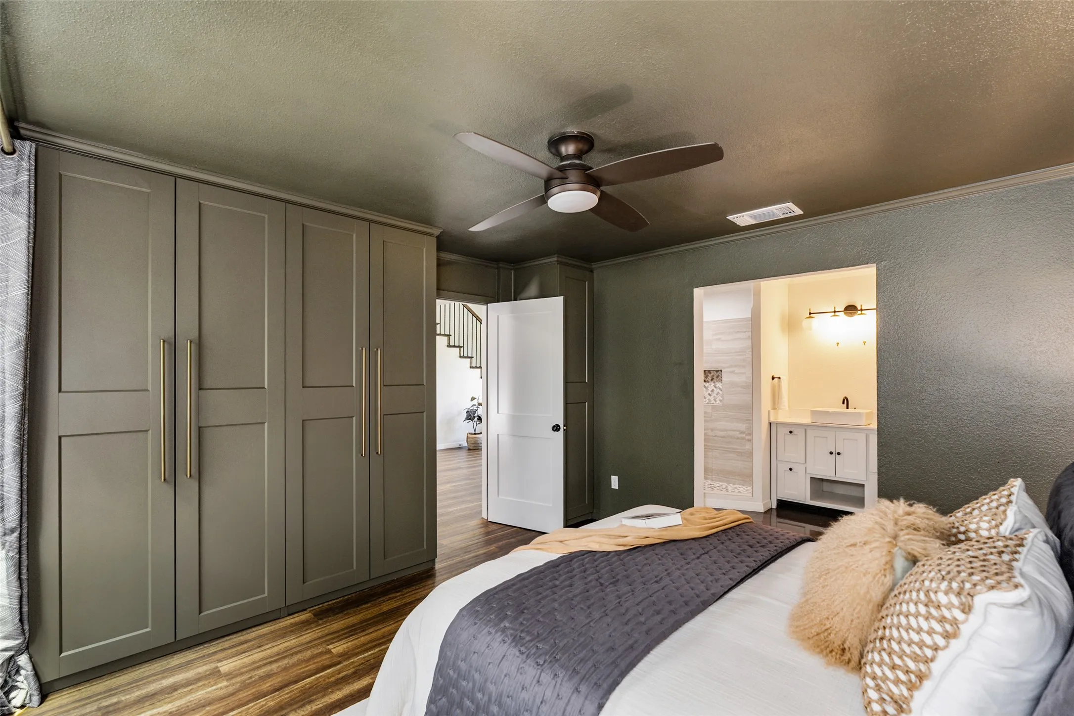 Single Family Residence For Rent in Dallas County , 2107 Elmwood Boulevard, Dallas, Texas 75224, 3 Bedroom, 3 Bathroom, 1 Garage spaces, 1,935 Sqft, built in 1989, mls#21406182, Real Estate Agent in Dallas, Homes For Rent in Dallas county, Homes For Rent in Dallas, Realtor in Dallas Texas, Real Estate Brokerage Independent Realty Texas, Luminita Cordes Realtor
