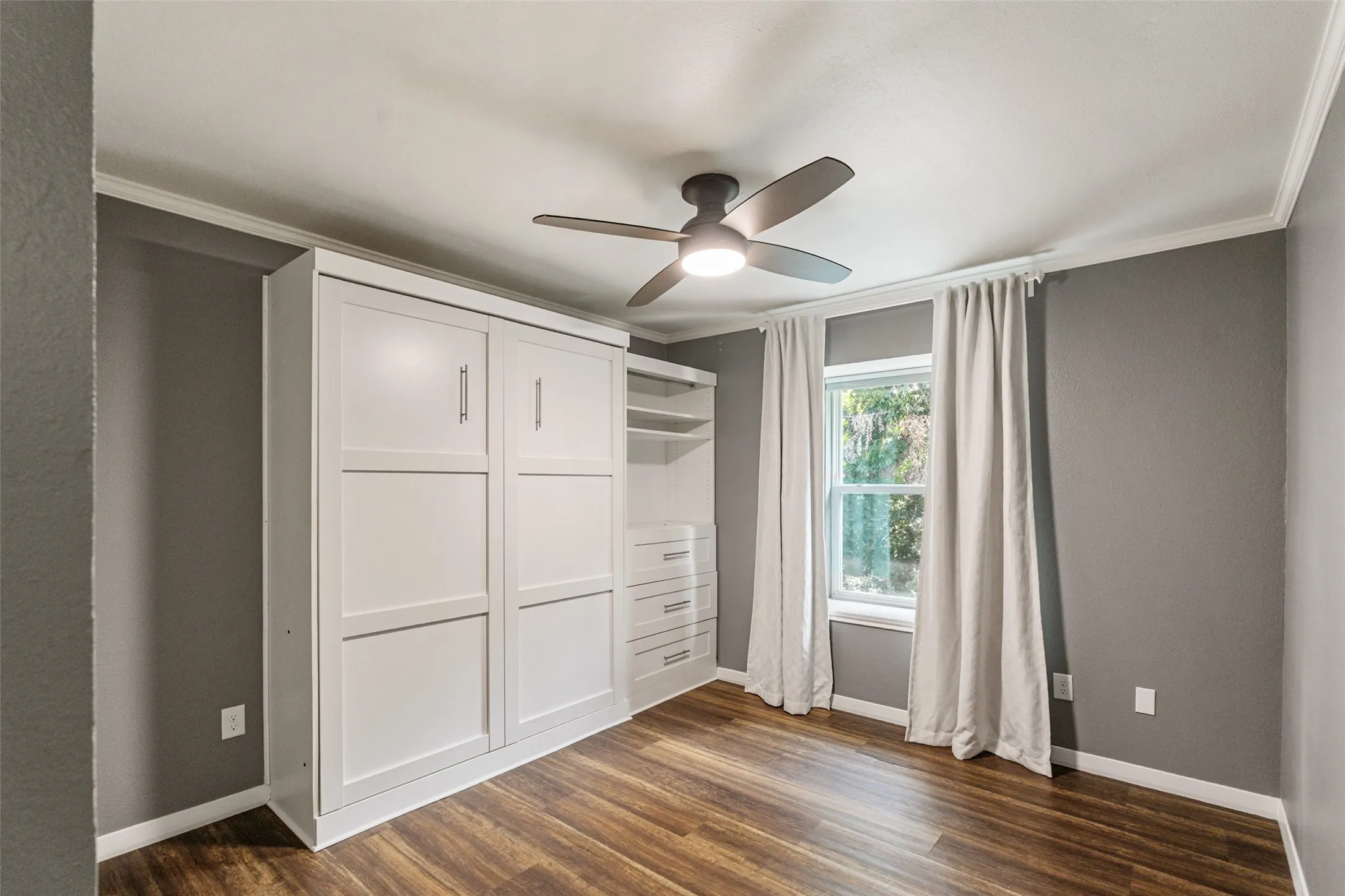 Single Family Residence For Rent in Dallas County , 2107 Elmwood Boulevard, Dallas, Texas 75224, 3 Bedroom, 3 Bathroom, 1 Garage spaces, 1,935 Sqft, built in 1989, mls#21406182, Real Estate Agent in Dallas, Homes For Rent in Dallas county, Homes For Rent in Dallas, Realtor in Dallas Texas, Real Estate Brokerage Independent Realty Texas, Luminita Cordes Realtor