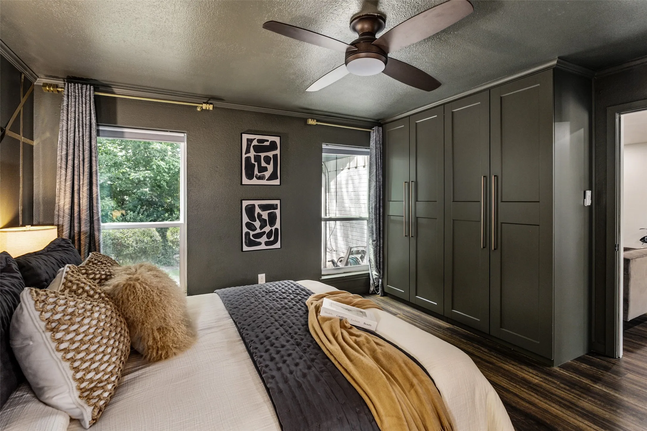 Single Family Residence For Rent in Dallas County , 2107 Elmwood Boulevard, Dallas, Texas 75224, 3 Bedroom, 3 Bathroom, 1 Garage spaces, 1,935 Sqft, built in 1989, mls#21406182, Real Estate Agent in Dallas, Homes For Rent in Dallas county, Homes For Rent in Dallas, Realtor in Dallas Texas, Real Estate Brokerage Independent Realty Texas, Luminita Cordes Realtor