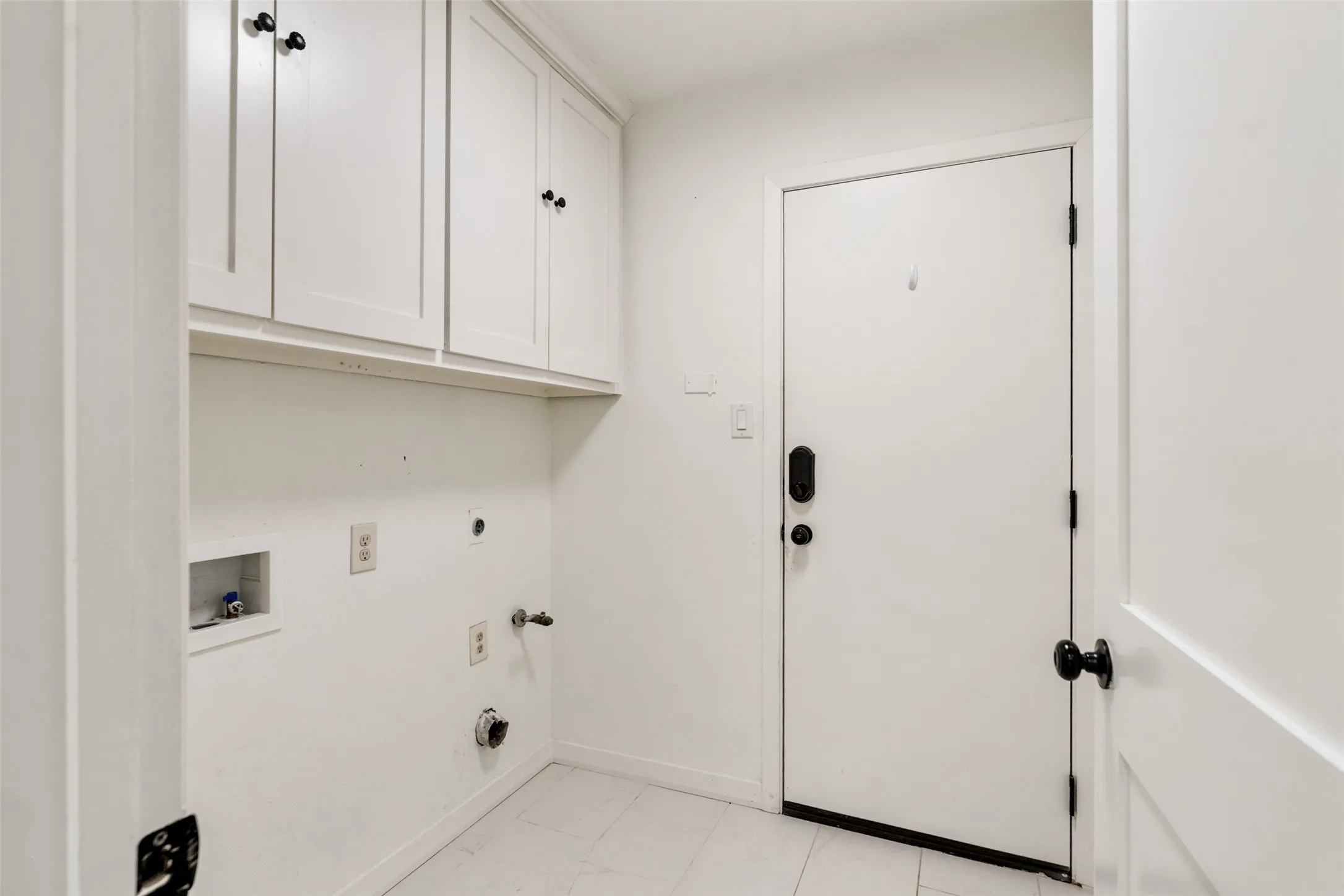 Single Family Residence For Rent in Dallas County , 2107 Elmwood Boulevard, Dallas, Texas 75224, 3 Bedroom, 3 Bathroom, 1 Garage spaces, 1,935 Sqft, built in 1989, mls#21406182, Real Estate Agent in Dallas, Homes For Rent in Dallas county, Homes For Rent in Dallas, Realtor in Dallas Texas, Real Estate Brokerage Independent Realty Texas, Luminita Cordes Realtor