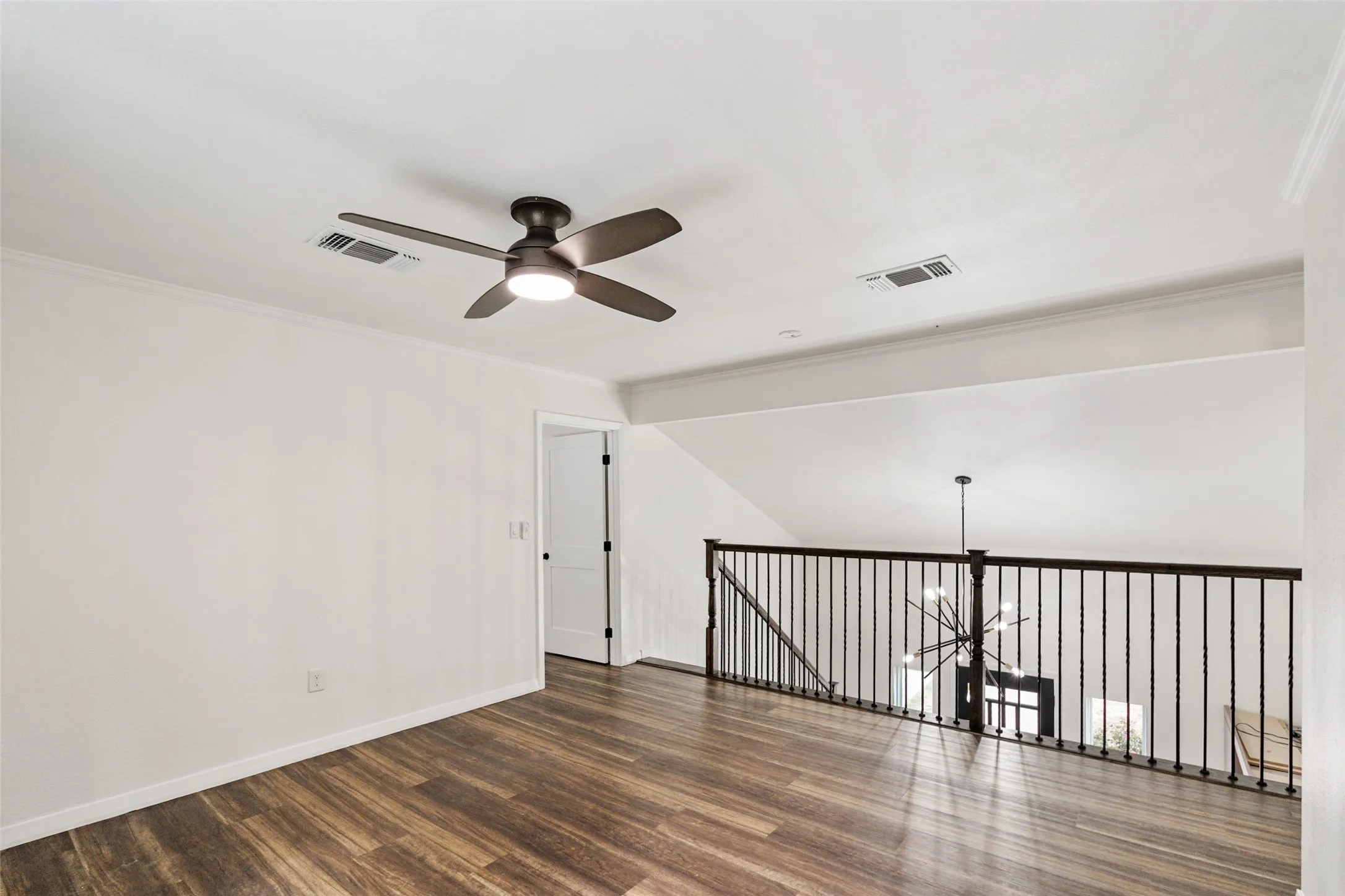 Single Family Residence For Rent in Dallas County , 2107 Elmwood Boulevard, Dallas, Texas 75224, 3 Bedroom, 3 Bathroom, 1 Garage spaces, 1,935 Sqft, built in 1989, mls#21406182, Real Estate Agent in Dallas, Homes For Rent in Dallas county, Homes For Rent in Dallas, Realtor in Dallas Texas, Real Estate Brokerage Independent Realty Texas, Luminita Cordes Realtor
