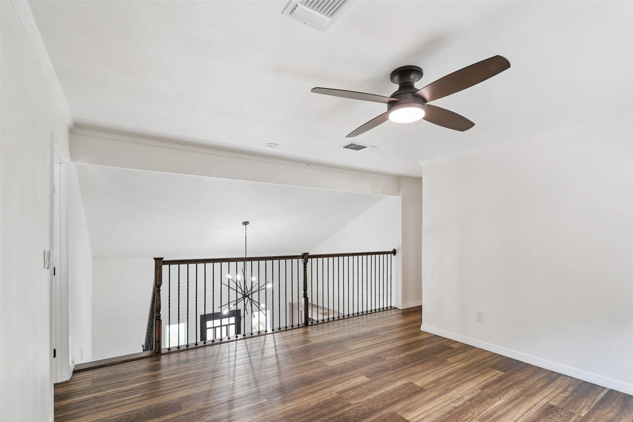 Single Family Residence For Rent in Dallas County , 2107 Elmwood Boulevard, Dallas, Texas 75224, 3 Bedroom, 3 Bathroom, 1 Garage spaces, 1,935 Sqft, built in 1989, mls#21406182, Real Estate Agent in Dallas, Homes For Rent in Dallas county, Homes For Rent in Dallas, Realtor in Dallas Texas, Real Estate Brokerage Independent Realty Texas, Luminita Cordes Realtor