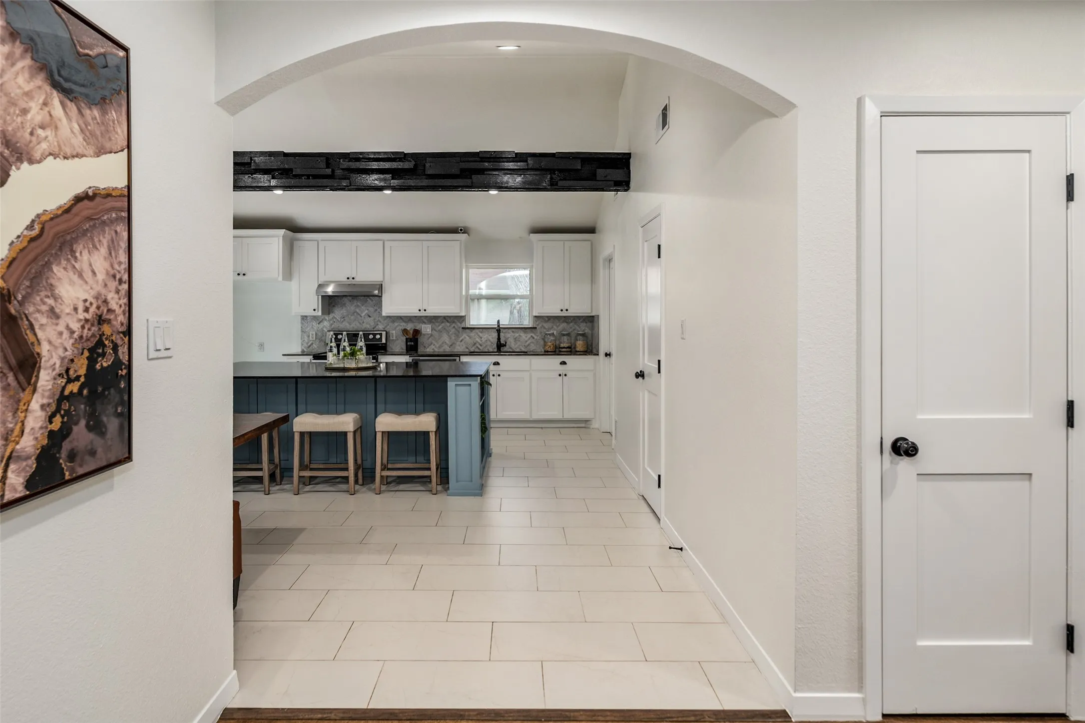 Single Family Residence For Rent in Dallas County , 2107 Elmwood Boulevard, Dallas, Texas 75224, 3 Bedroom, 3 Bathroom, 1 Garage spaces, 1,935 Sqft, built in 1989, mls#21406182, Real Estate Agent in Dallas, Homes For Rent in Dallas county, Homes For Rent in Dallas, Realtor in Dallas Texas, Real Estate Brokerage Independent Realty Texas, Luminita Cordes Realtor