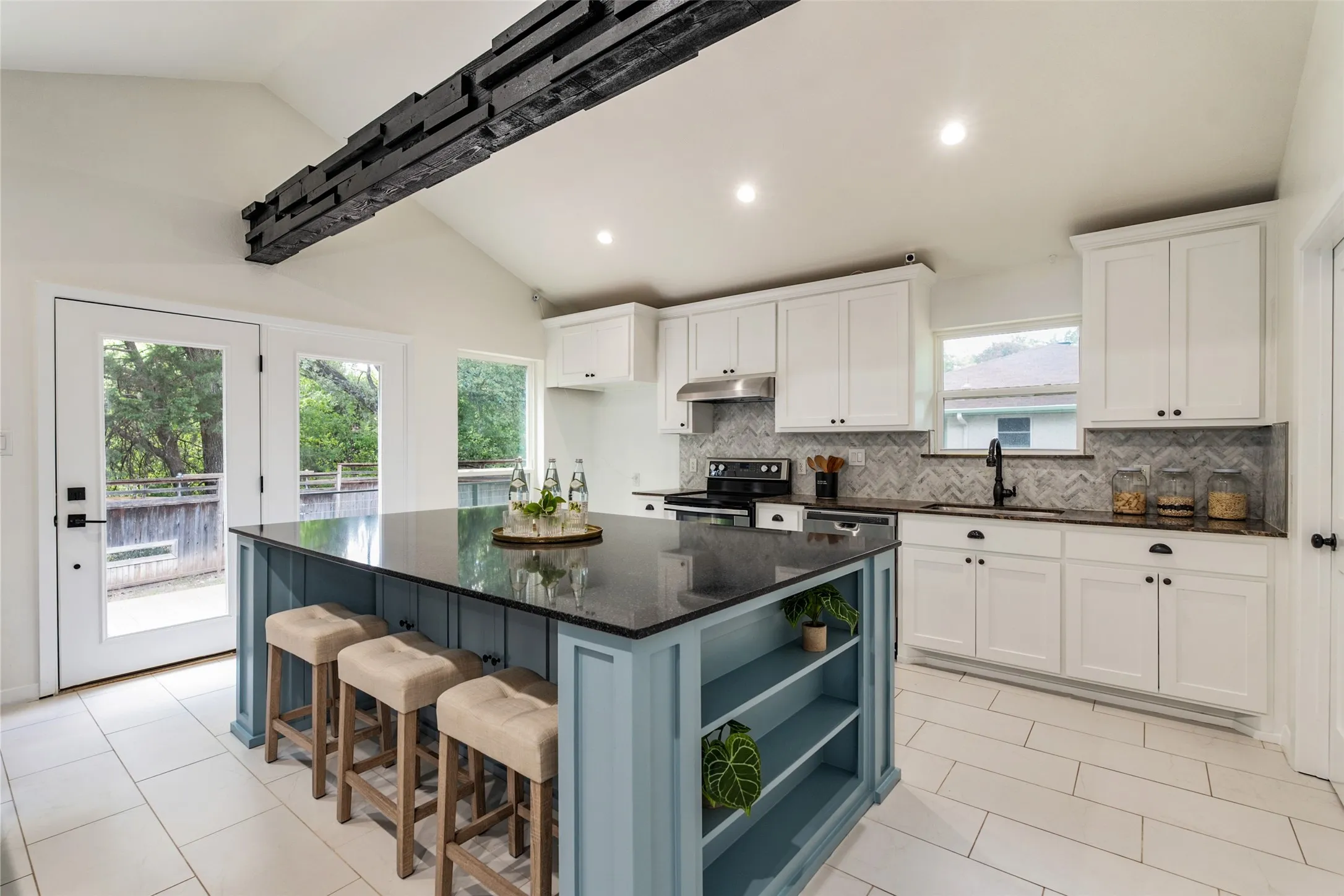 Single Family Residence For Rent in Dallas County , 2107 Elmwood Boulevard, Dallas, Texas 75224, 3 Bedroom, 3 Bathroom, 1 Garage spaces, 1,935 Sqft, built in 1989, mls#21406182, Real Estate Agent in Dallas, Homes For Rent in Dallas county, Homes For Rent in Dallas, Realtor in Dallas Texas, Real Estate Brokerage Independent Realty Texas, Luminita Cordes Realtor