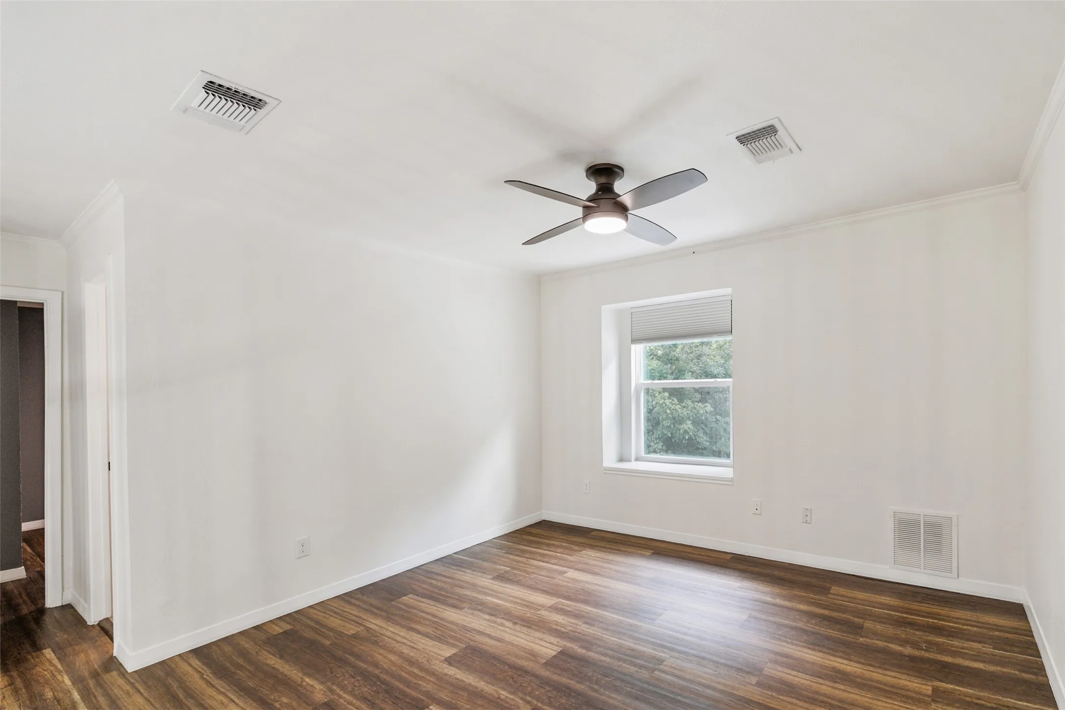 Single Family Residence For Rent in Dallas County , 2107 Elmwood Boulevard, Dallas, Texas 75224, 3 Bedroom, 3 Bathroom, 1 Garage spaces, 1,935 Sqft, built in 1989, mls#21406182, Real Estate Agent in Dallas, Homes For Rent in Dallas county, Homes For Rent in Dallas, Realtor in Dallas Texas, Real Estate Brokerage Independent Realty Texas, Luminita Cordes Realtor
