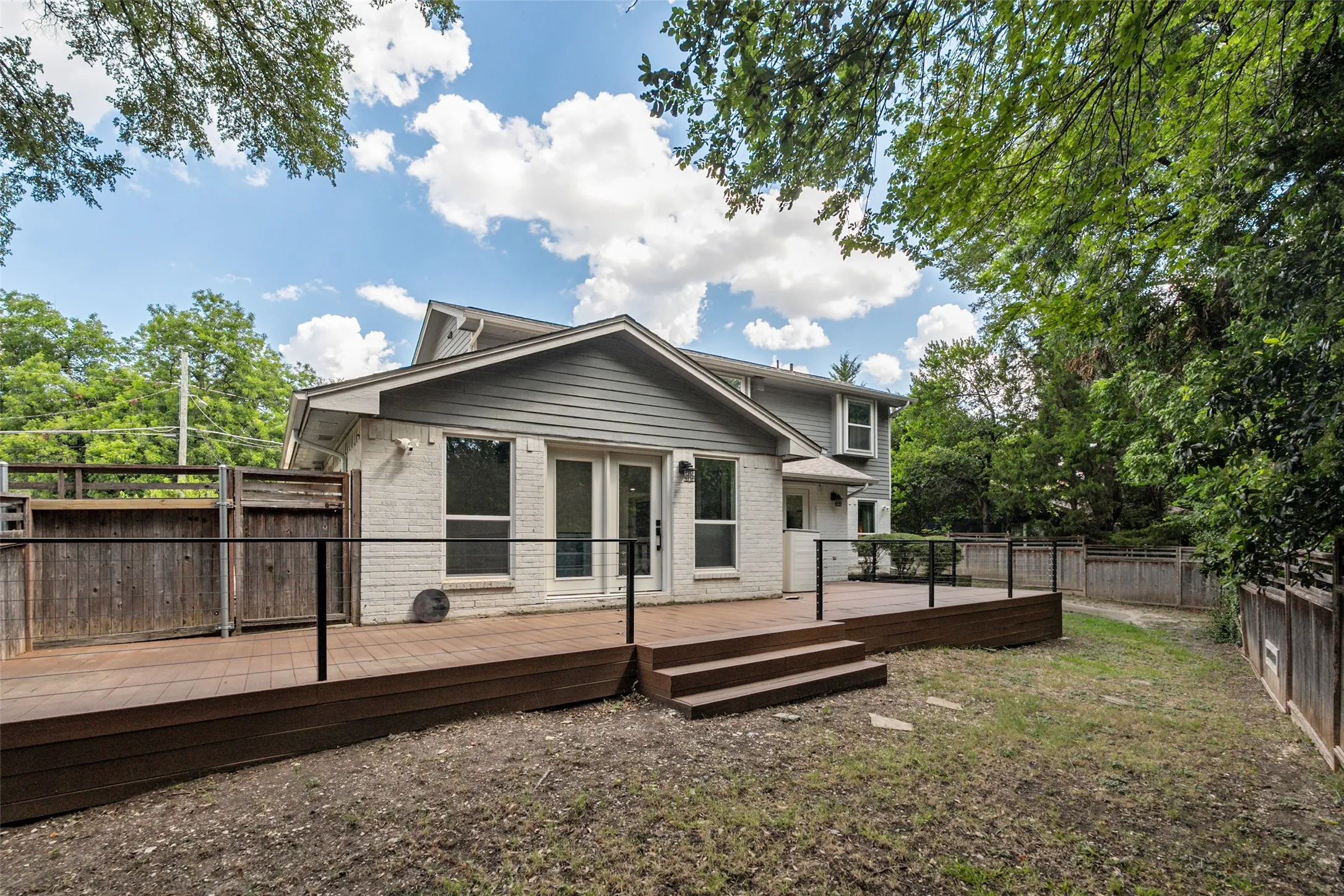 Single Family Residence For Rent in Dallas County , 2107 Elmwood Boulevard, Dallas, Texas 75224, 3 Bedroom, 3 Bathroom, 1 Garage spaces, 1,935 Sqft, built in 1989, mls#21406182, Real Estate Agent in Dallas, Homes For Rent in Dallas county, Homes For Rent in Dallas, Realtor in Dallas Texas, Real Estate Brokerage Independent Realty Texas, Luminita Cordes Realtor