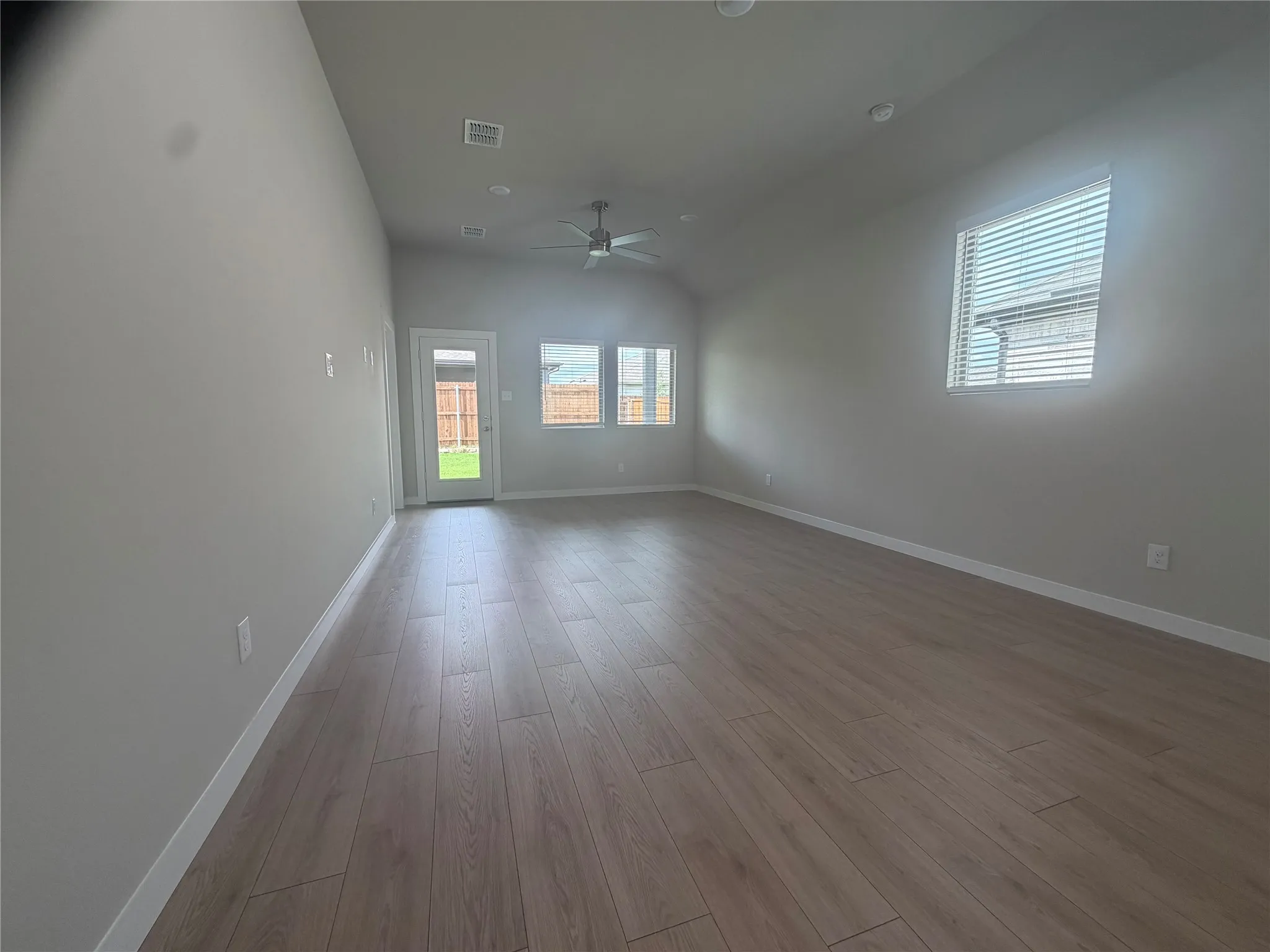 Single Family Residence For Rent in Collin County , 810 Knox River Drive, Princeton, Texas 75071, 3 Bedroom, 2 Bathroom, 2 Garage spaces, 1,961 Sqft, built in 2026, mls#21409229, Real Estate Agent in Princeton, Homes For Rent in Collin county, Homes For Rent in Princeton, Realtor in Princeton Texas, Real Estate Brokerage Independent Realty Texas, Luminita Cordes Realtor