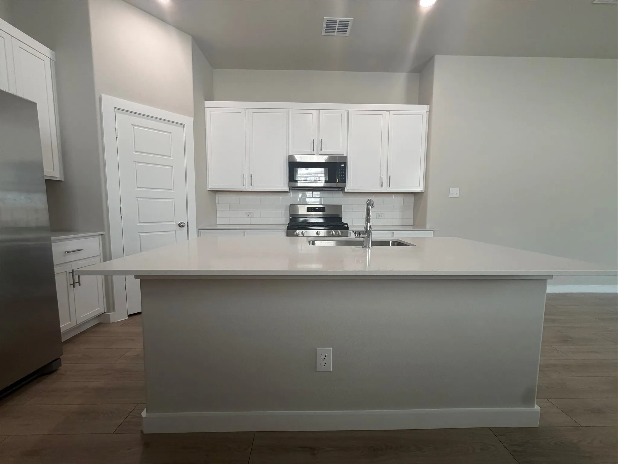 Single Family Residence For Rent in Collin County , 810 Knox River Drive, Princeton, Texas 75071, 3 Bedroom, 2 Bathroom, 2 Garage spaces, 1,961 Sqft, built in 2026, mls#21409229, Real Estate Agent in Princeton, Homes For Rent in Collin county, Homes For Rent in Princeton, Realtor in Princeton Texas, Real Estate Brokerage Independent Realty Texas, Luminita Cordes Realtor