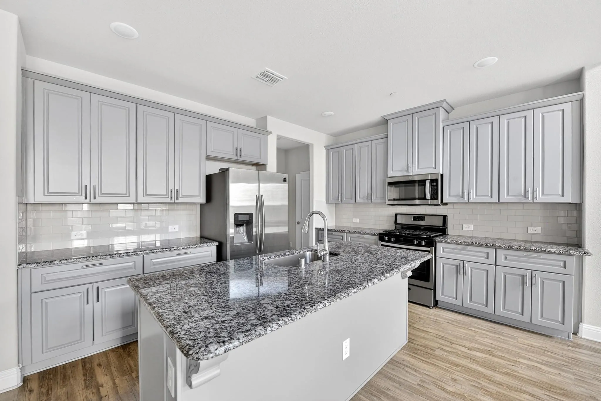 Townhouse For Rent in Collin County , 6428 Hermosa Drive, Plano, Texas 75024, 3 Bedroom, 3 Bathroom, 2 Garage spaces, 1,767 Sqft, built in 2018, mls#21409528, Real Estate Agent in Plano, Homes For Rent in Collin county, Homes For Rent in Plano, Realtor in Plano Texas, Real Estate Brokerage Independent Realty Texas, Luminita Cordes Realtor