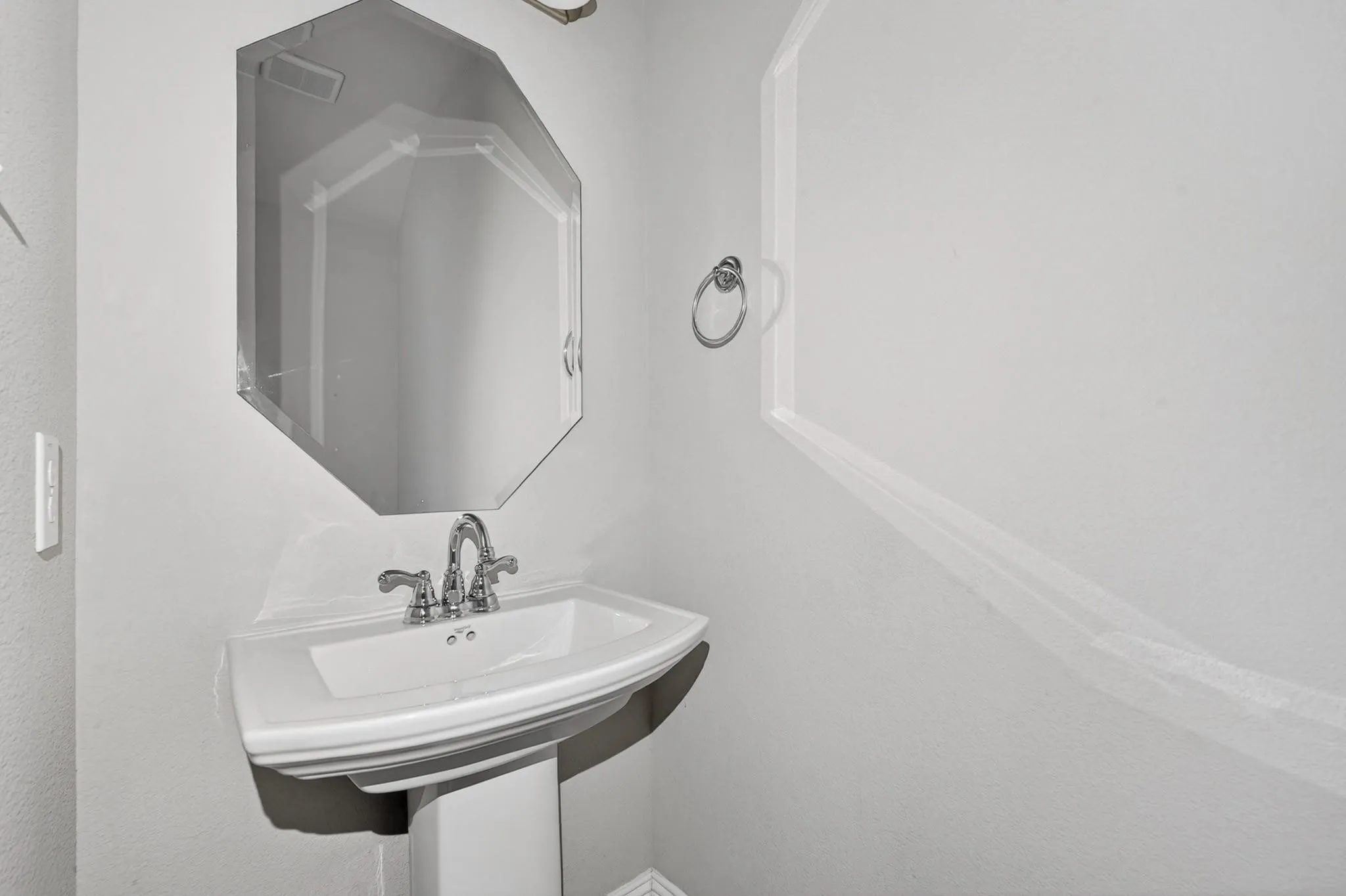 Townhouse For Rent in Collin County , 6428 Hermosa Drive, Plano, Texas 75024, 3 Bedroom, 3 Bathroom, 2 Garage spaces, 1,767 Sqft, built in 2018, mls#21409528, Real Estate Agent in Plano, Homes For Rent in Collin county, Homes For Rent in Plano, Realtor in Plano Texas, Real Estate Brokerage Independent Realty Texas, Luminita Cordes Realtor