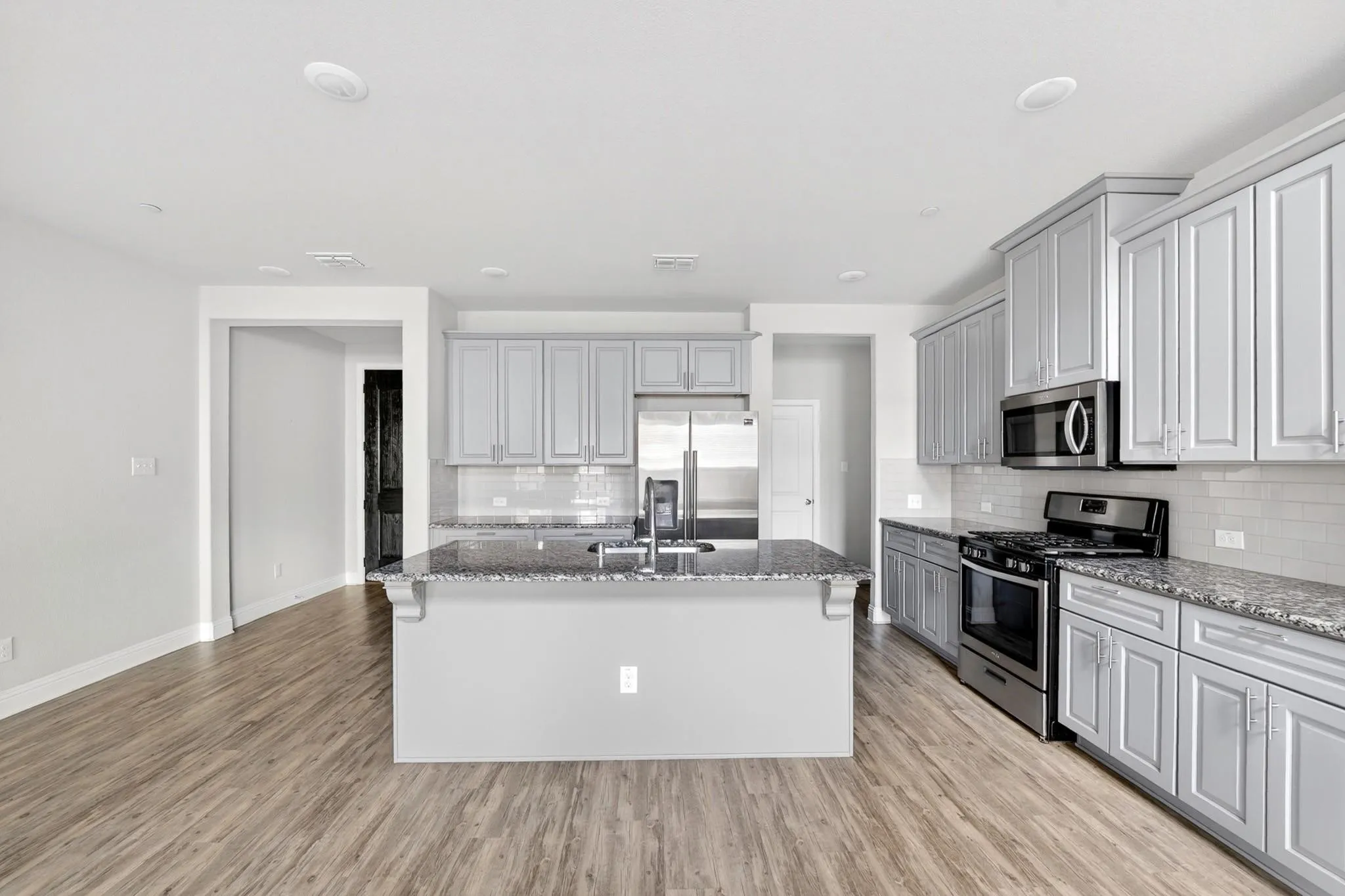 Townhouse For Rent in Collin County , 6428 Hermosa Drive, Plano, Texas 75024, 3 Bedroom, 3 Bathroom, 2 Garage spaces, 1,767 Sqft, built in 2018, mls#21409528, Real Estate Agent in Plano, Homes For Rent in Collin county, Homes For Rent in Plano, Realtor in Plano Texas, Real Estate Brokerage Independent Realty Texas, Luminita Cordes Realtor