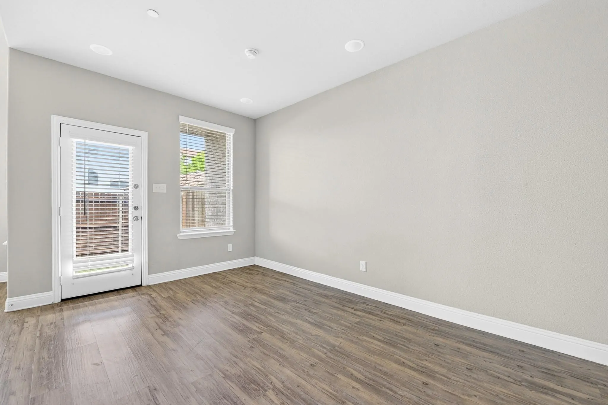 Townhouse For Rent in Collin County , 6428 Hermosa Drive, Plano, Texas 75024, 3 Bedroom, 3 Bathroom, 2 Garage spaces, 1,767 Sqft, built in 2018, mls#21409528, Real Estate Agent in Plano, Homes For Rent in Collin county, Homes For Rent in Plano, Realtor in Plano Texas, Real Estate Brokerage Independent Realty Texas, Luminita Cordes Realtor