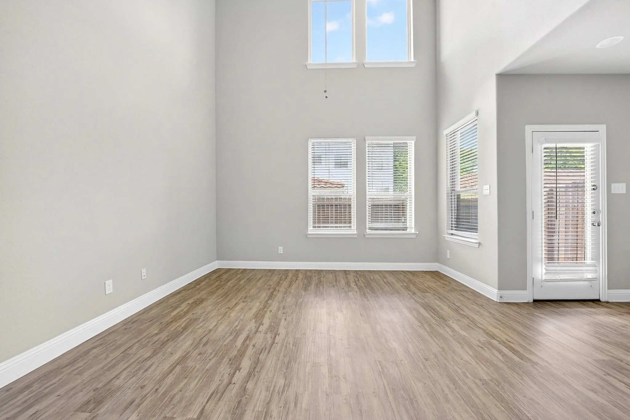 Townhouse For Rent in Collin County , 6428 Hermosa Drive, Plano, Texas 75024, 3 Bedroom, 3 Bathroom, 2 Garage spaces, 1,767 Sqft, built in 2018, mls#21409528, Real Estate Agent in Plano, Homes For Rent in Collin county, Homes For Rent in Plano, Realtor in Plano Texas, Real Estate Brokerage Independent Realty Texas, Luminita Cordes Realtor