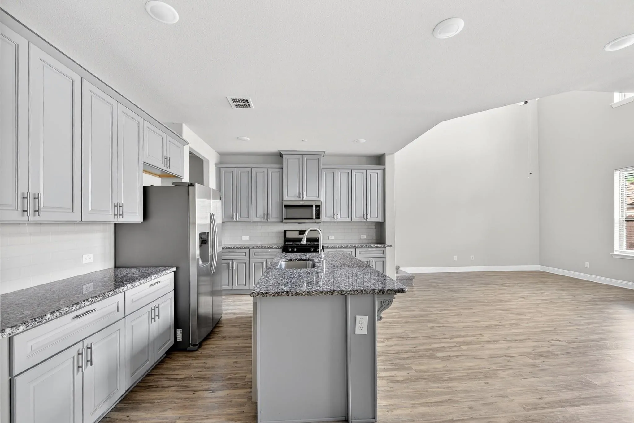 Townhouse For Rent in Collin County , 6428 Hermosa Drive, Plano, Texas 75024, 3 Bedroom, 3 Bathroom, 2 Garage spaces, 1,767 Sqft, built in 2018, mls#21409528, Real Estate Agent in Plano, Homes For Rent in Collin county, Homes For Rent in Plano, Realtor in Plano Texas, Real Estate Brokerage Independent Realty Texas, Luminita Cordes Realtor