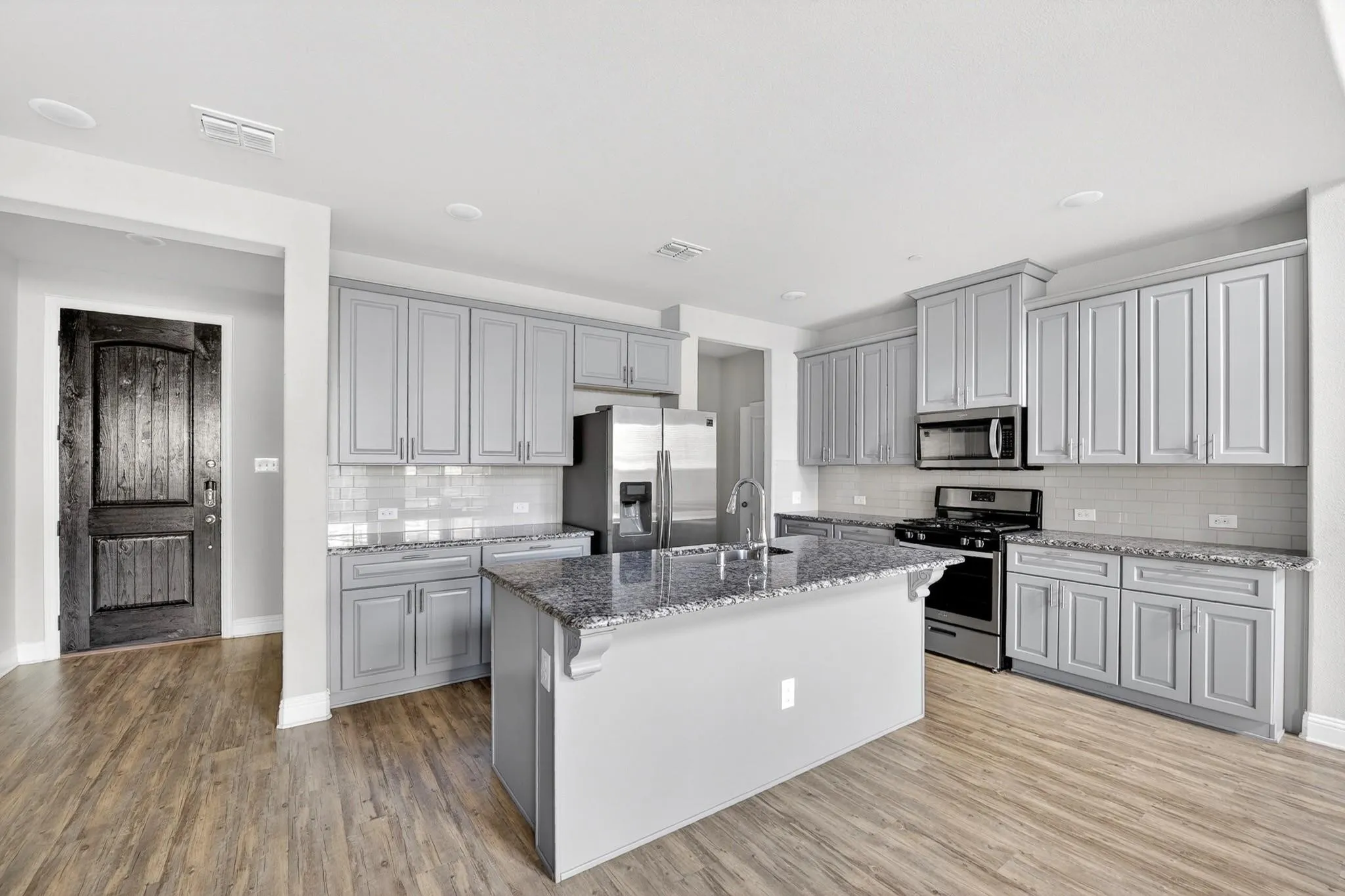 Townhouse For Rent in Collin County , 6428 Hermosa Drive, Plano, Texas 75024, 3 Bedroom, 3 Bathroom, 2 Garage spaces, 1,767 Sqft, built in 2018, mls#21409528, Real Estate Agent in Plano, Homes For Rent in Collin county, Homes For Rent in Plano, Realtor in Plano Texas, Real Estate Brokerage Independent Realty Texas, Luminita Cordes Realtor