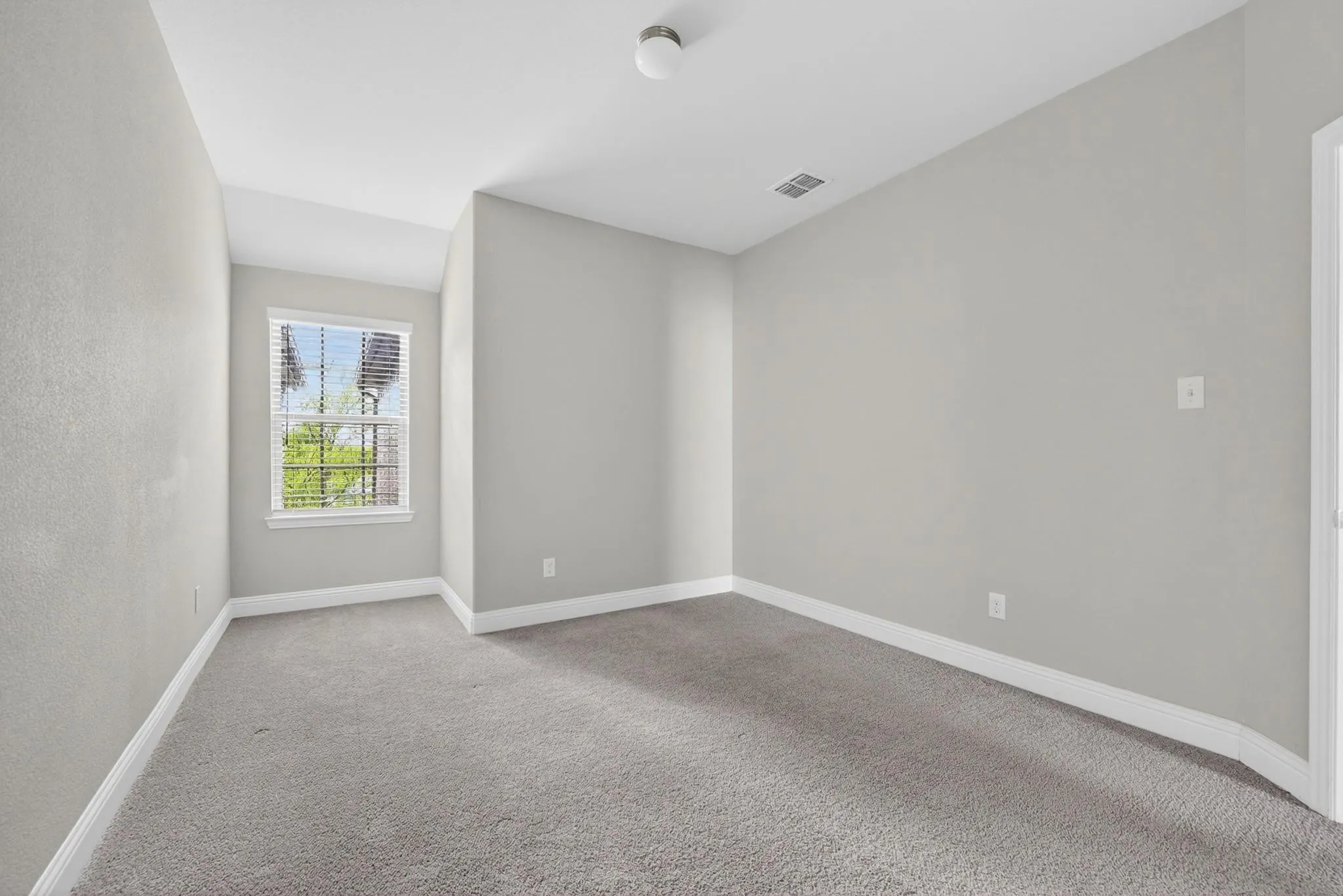Townhouse For Rent in Collin County , 6428 Hermosa Drive, Plano, Texas 75024, 3 Bedroom, 3 Bathroom, 2 Garage spaces, 1,767 Sqft, built in 2018, mls#21409528, Real Estate Agent in Plano, Homes For Rent in Collin county, Homes For Rent in Plano, Realtor in Plano Texas, Real Estate Brokerage Independent Realty Texas, Luminita Cordes Realtor