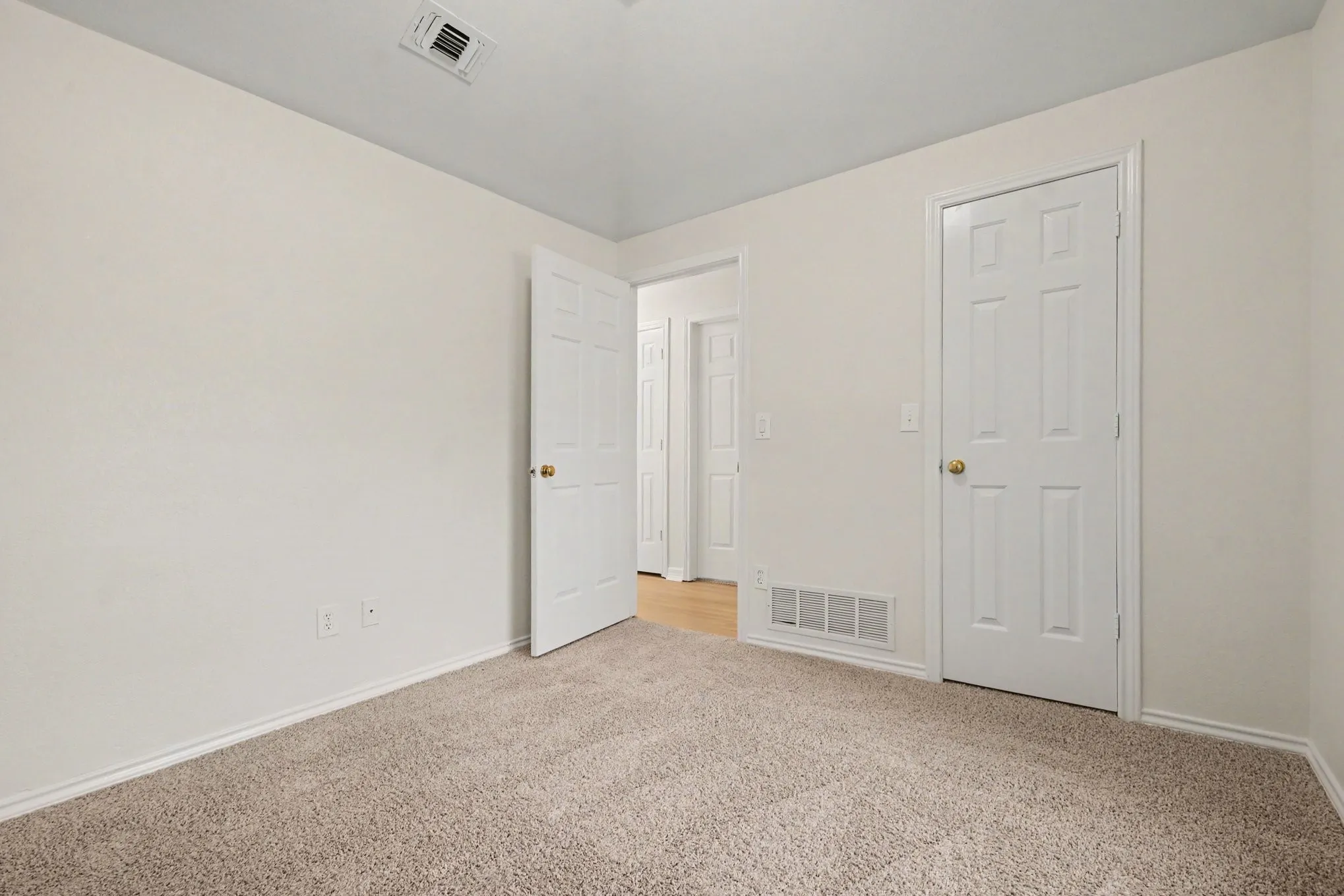 Single Family Residence For Sale in Collin County , 6505 Mission Ridge Road, Plano, Texas 75023, 4 Bedroom, 2 Bathroom, 2 Garage spaces, 2,010 Sqft, built in 1991, mls#21408438, Real Estate Agent in Plano, Homes For Sale in Collin county, Homes For Sale in Plano, Realtor in Plano Texas, Real Estate Brokerage Independent Realty Texas, Luminita Cordes Realtor