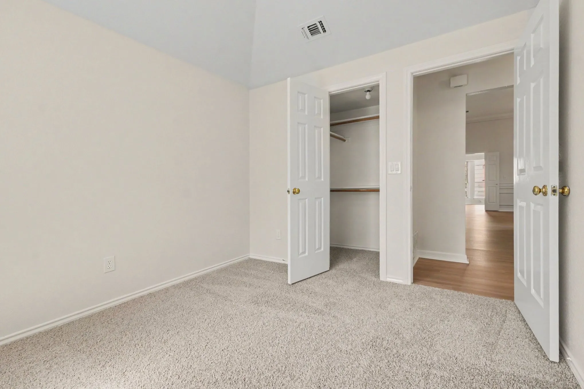 Single Family Residence For Sale in Collin County , 6505 Mission Ridge Road, Plano, Texas 75023, 4 Bedroom, 2 Bathroom, 2 Garage spaces, 2,010 Sqft, built in 1991, mls#21408438, Real Estate Agent in Plano, Homes For Sale in Collin county, Homes For Sale in Plano, Realtor in Plano Texas, Real Estate Brokerage Independent Realty Texas, Luminita Cordes Realtor