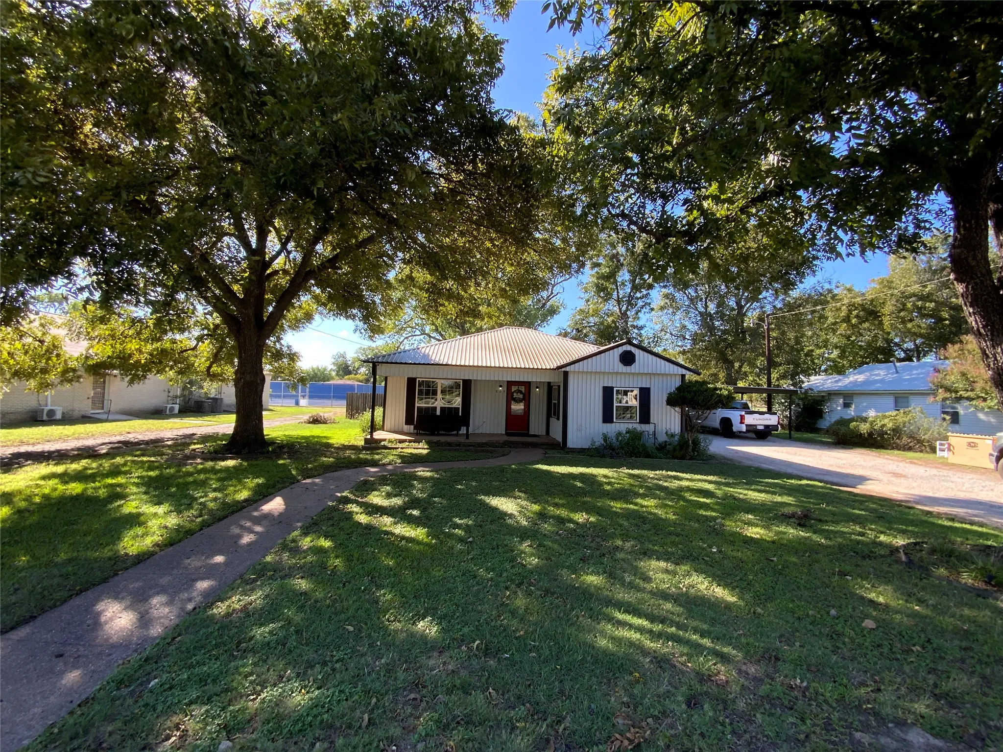 Single Family Residence For Sale in Eastland County , 805 N Main Street, Rising Star, Texas 76471, 3 Bedroom, 2 Bathroom, Garage spaces, 1,876 Sqft, built in 1960, mls#21409548, Real Estate Agent in Rising Star, Homes For Sale in Eastland county, Homes For Sale in Rising Star, Realtor in Rising Star Texas, Real Estate Brokerage Independent Realty Texas, Luminita Cordes Realtor