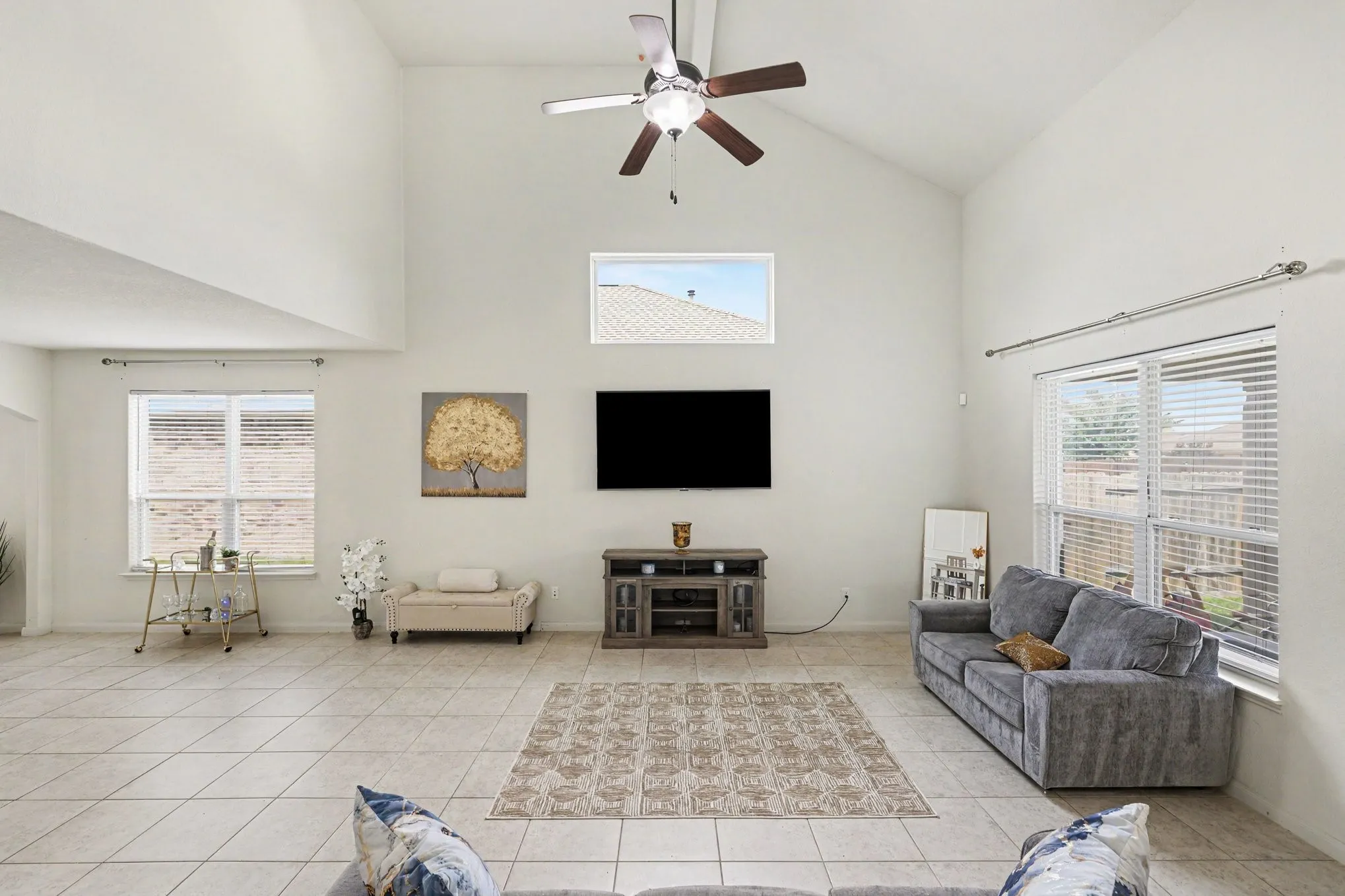 Single Family Residence For Sale in Collin County , 424 Winchester Drive, Celina, Texas 75009, 4 Bedroom, 3 Bathroom, 2 Garage spaces, 2,855 Sqft, built in 2015, mls#21408238, Real Estate Agent in Celina, Homes For Sale in Collin county, Homes For Sale in Celina, Realtor in Celina Texas, Real Estate Brokerage Independent Realty Texas, Luminita Cordes Realtor