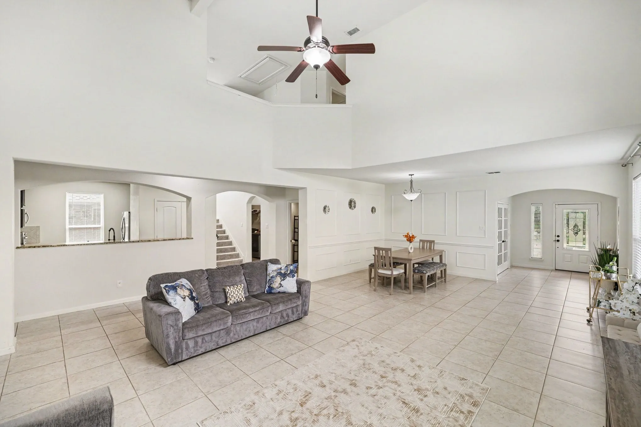 Single Family Residence For Sale in Collin County , 424 Winchester Drive, Celina, Texas 75009, 4 Bedroom, 3 Bathroom, 2 Garage spaces, 2,855 Sqft, built in 2015, mls#21408238, Real Estate Agent in Celina, Homes For Sale in Collin county, Homes For Sale in Celina, Realtor in Celina Texas, Real Estate Brokerage Independent Realty Texas, Luminita Cordes Realtor