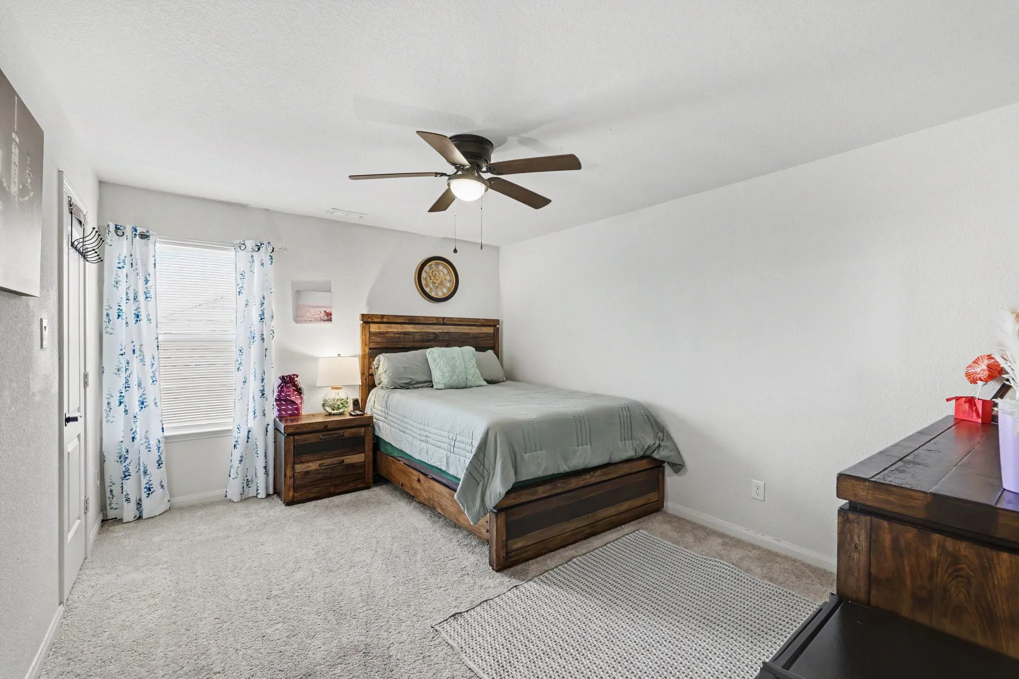 Single Family Residence For Sale in Collin County , 424 Winchester Drive, Celina, Texas 75009, 4 Bedroom, 3 Bathroom, 2 Garage spaces, 2,855 Sqft, built in 2015, mls#21408238, Real Estate Agent in Celina, Homes For Sale in Collin county, Homes For Sale in Celina, Realtor in Celina Texas, Real Estate Brokerage Independent Realty Texas, Luminita Cordes Realtor
