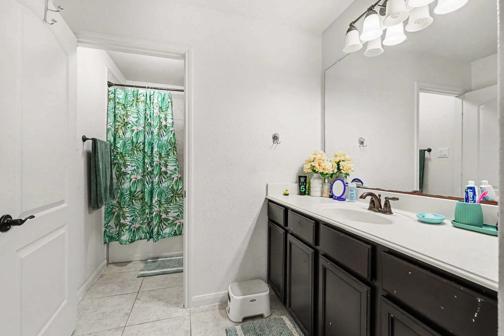 Single Family Residence For Sale in Collin County , 424 Winchester Drive, Celina, Texas 75009, 4 Bedroom, 3 Bathroom, 2 Garage spaces, 2,855 Sqft, built in 2015, mls#21408238, Real Estate Agent in Celina, Homes For Sale in Collin county, Homes For Sale in Celina, Realtor in Celina Texas, Real Estate Brokerage Independent Realty Texas, Luminita Cordes Realtor