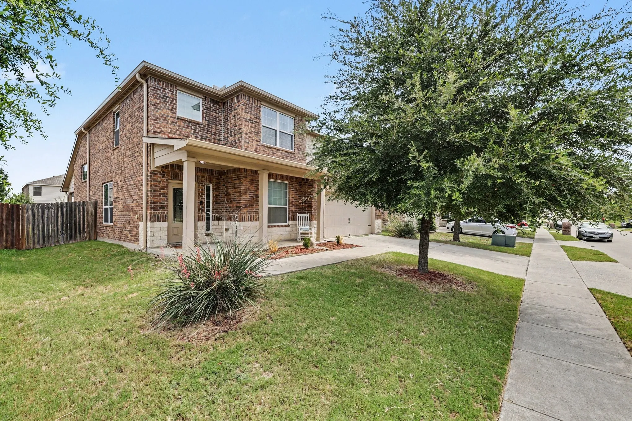 Single Family Residence For Sale in Collin County , 424 Winchester Drive, Celina, Texas 75009, 4 Bedroom, 3 Bathroom, 2 Garage spaces, 2,855 Sqft, built in 2015, mls#21408238, Real Estate Agent in Celina, Homes For Sale in Collin county, Homes For Sale in Celina, Realtor in Celina Texas, Real Estate Brokerage Independent Realty Texas, Luminita Cordes Realtor