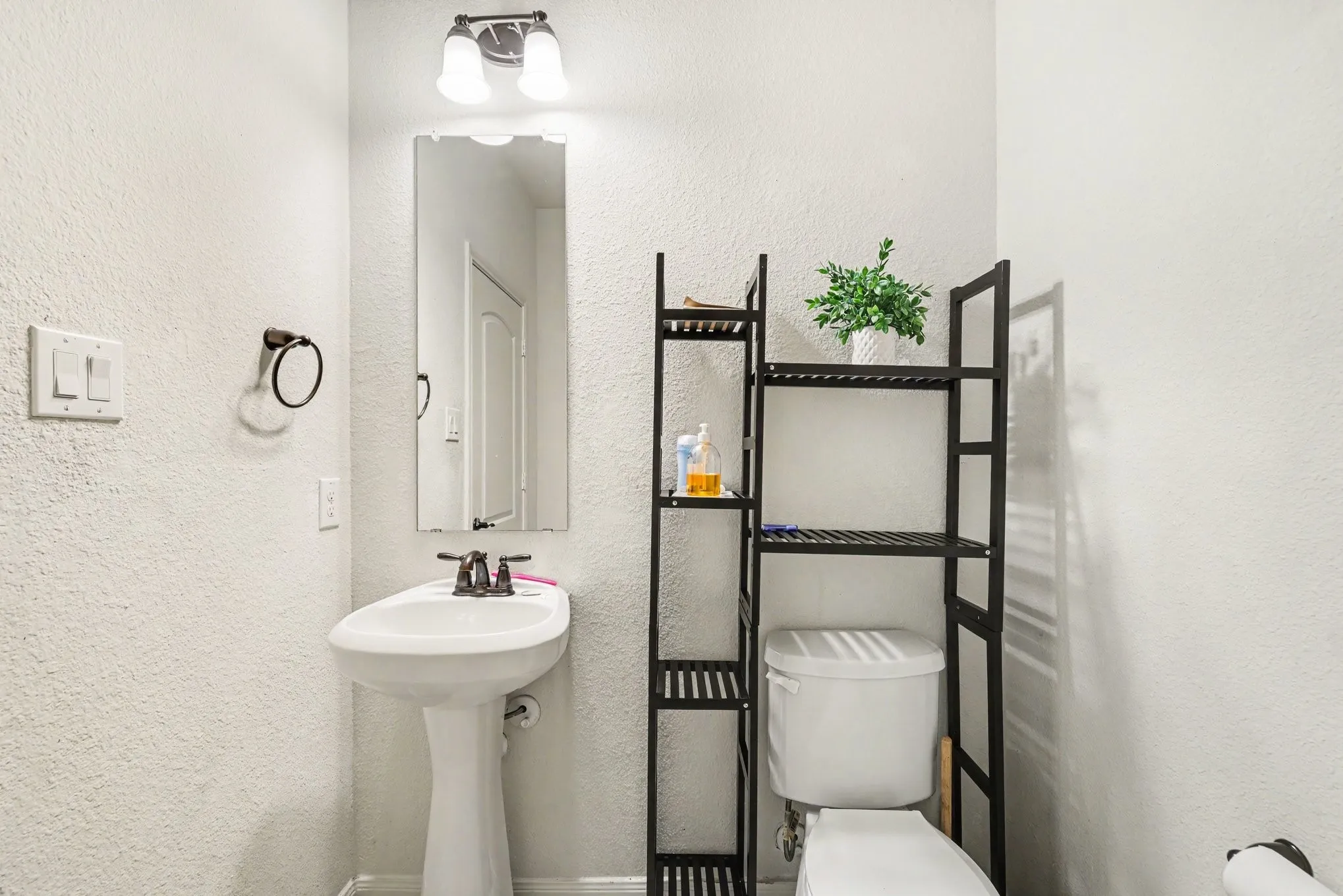 Single Family Residence For Sale in Collin County , 424 Winchester Drive, Celina, Texas 75009, 4 Bedroom, 3 Bathroom, 2 Garage spaces, 2,855 Sqft, built in 2015, mls#21408238, Real Estate Agent in Celina, Homes For Sale in Collin county, Homes For Sale in Celina, Realtor in Celina Texas, Real Estate Brokerage Independent Realty Texas, Luminita Cordes Realtor
