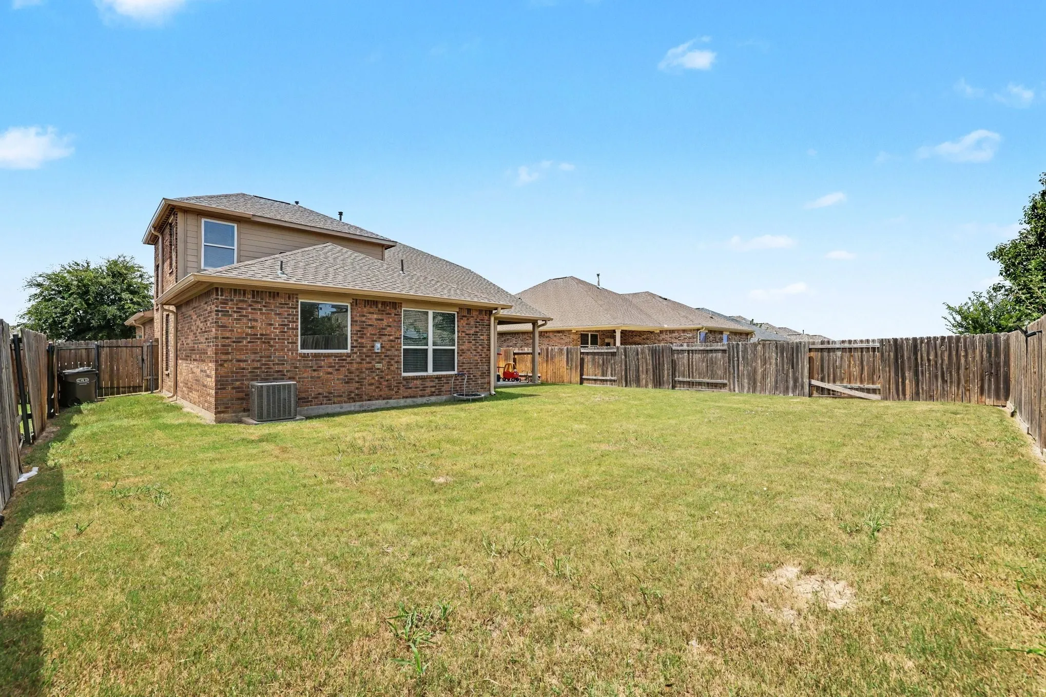 Single Family Residence For Sale in Collin County , 424 Winchester Drive, Celina, Texas 75009, 4 Bedroom, 3 Bathroom, 2 Garage spaces, 2,855 Sqft, built in 2015, mls#21408238, Real Estate Agent in Celina, Homes For Sale in Collin county, Homes For Sale in Celina, Realtor in Celina Texas, Real Estate Brokerage Independent Realty Texas, Luminita Cordes Realtor