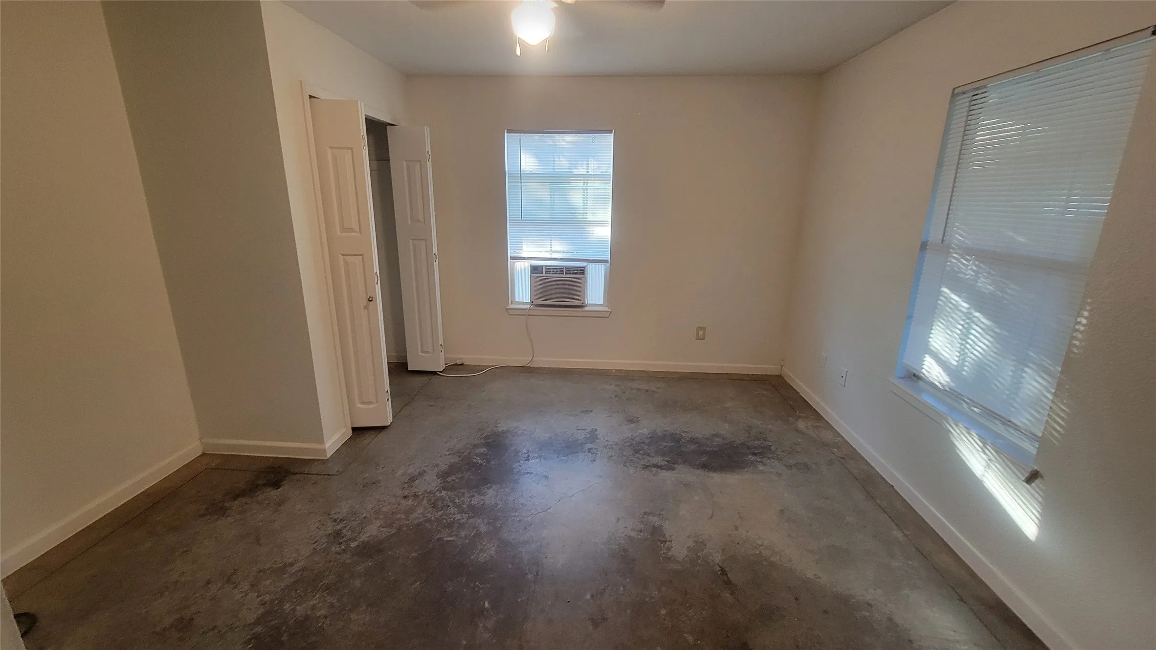 Single Family Residence For Rent in Erath County , 1092 W Elm Street, Stephenville, Texas 76401, 3 Bedroom, 2 Bathroom, Garage spaces, 1,388 Sqft, built in 1960, mls#21409542, Real Estate Agent in Stephenville, Homes For Rent in Erath county, Homes For Rent in Stephenville, Realtor in Stephenville Texas, Real Estate Brokerage Independent Realty Texas, Luminita Cordes Realtor