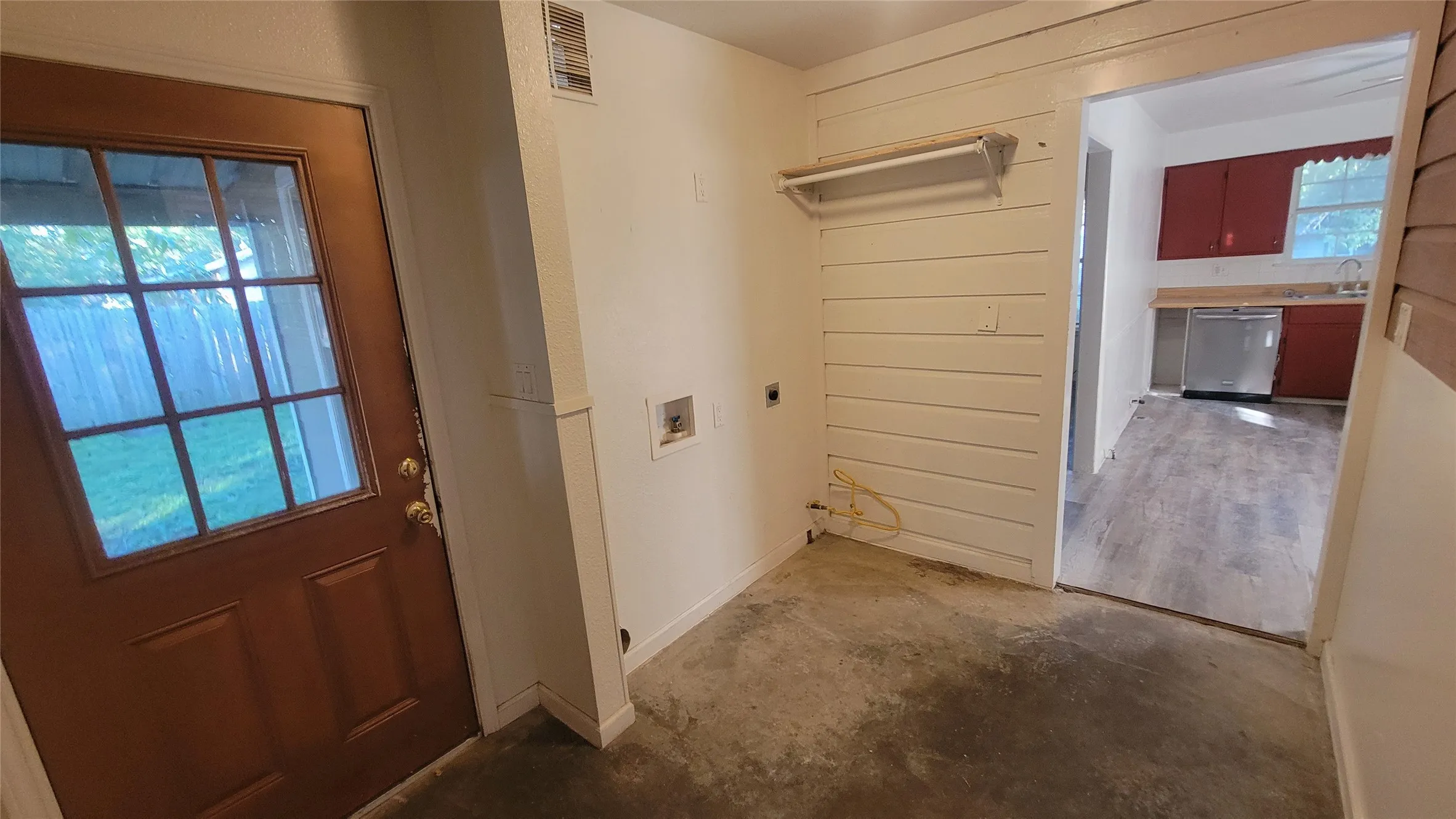 Single Family Residence For Rent in Erath County , 1092 W Elm Street, Stephenville, Texas 76401, 3 Bedroom, 2 Bathroom, Garage spaces, 1,388 Sqft, built in 1960, mls#21409542, Real Estate Agent in Stephenville, Homes For Rent in Erath county, Homes For Rent in Stephenville, Realtor in Stephenville Texas, Real Estate Brokerage Independent Realty Texas, Luminita Cordes Realtor