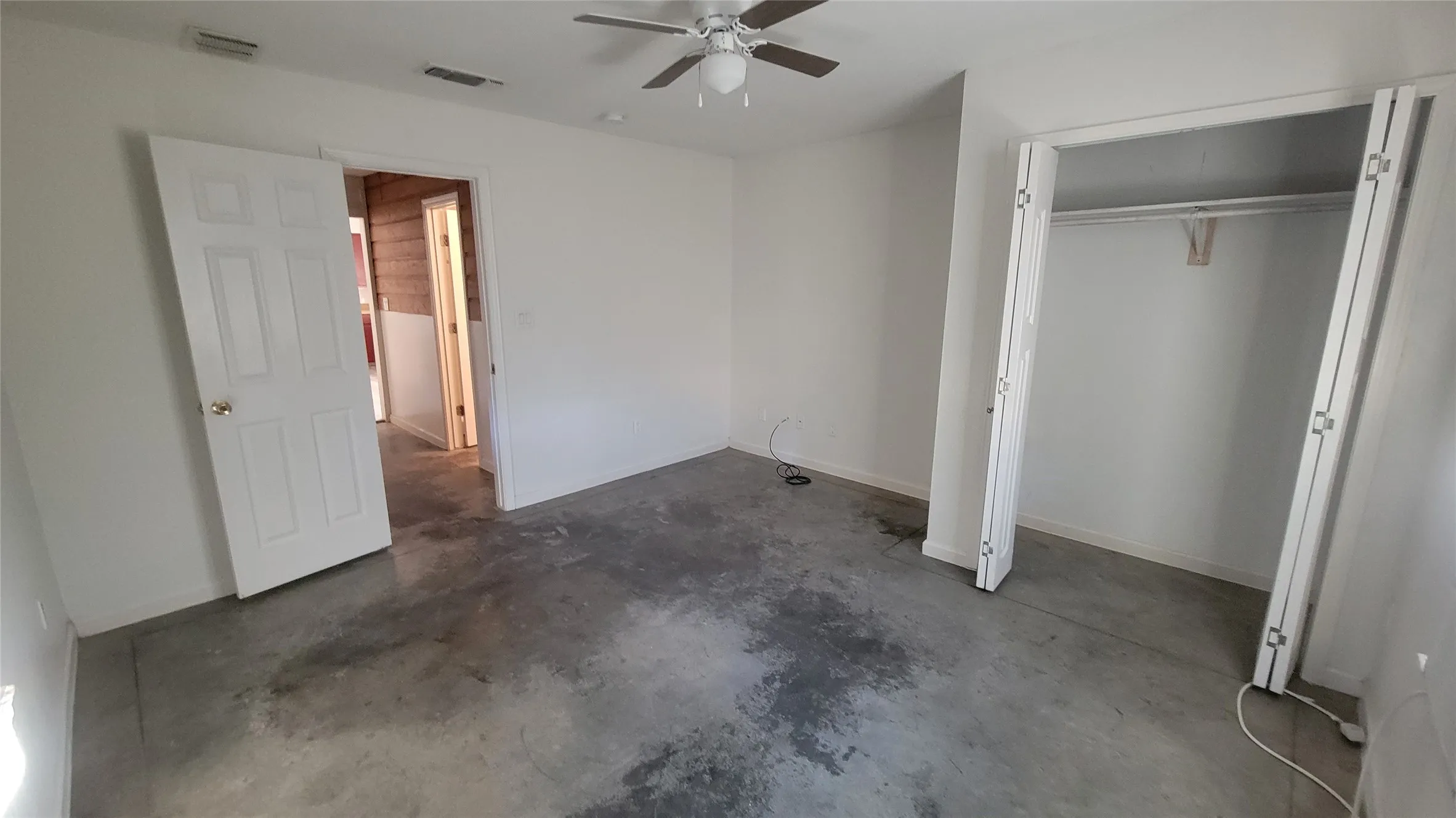 Single Family Residence For Rent in Erath County , 1092 W Elm Street, Stephenville, Texas 76401, 3 Bedroom, 2 Bathroom, Garage spaces, 1,388 Sqft, built in 1960, mls#21409542, Real Estate Agent in Stephenville, Homes For Rent in Erath county, Homes For Rent in Stephenville, Realtor in Stephenville Texas, Real Estate Brokerage Independent Realty Texas, Luminita Cordes Realtor