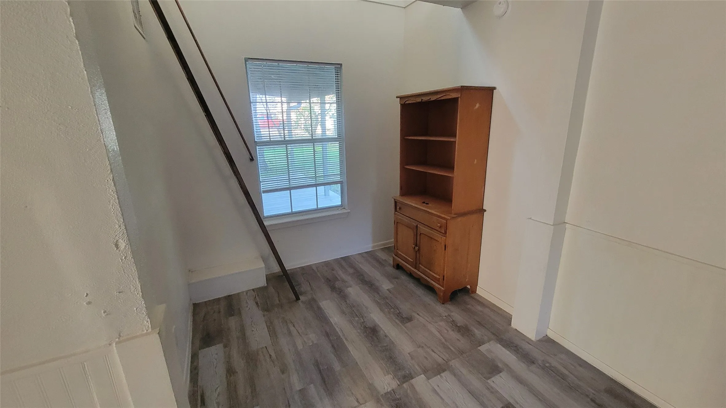 Single Family Residence For Rent in Erath County , 1092 W Elm Street, Stephenville, Texas 76401, 3 Bedroom, 2 Bathroom, Garage spaces, 1,388 Sqft, built in 1960, mls#21409542, Real Estate Agent in Stephenville, Homes For Rent in Erath county, Homes For Rent in Stephenville, Realtor in Stephenville Texas, Real Estate Brokerage Independent Realty Texas, Luminita Cordes Realtor