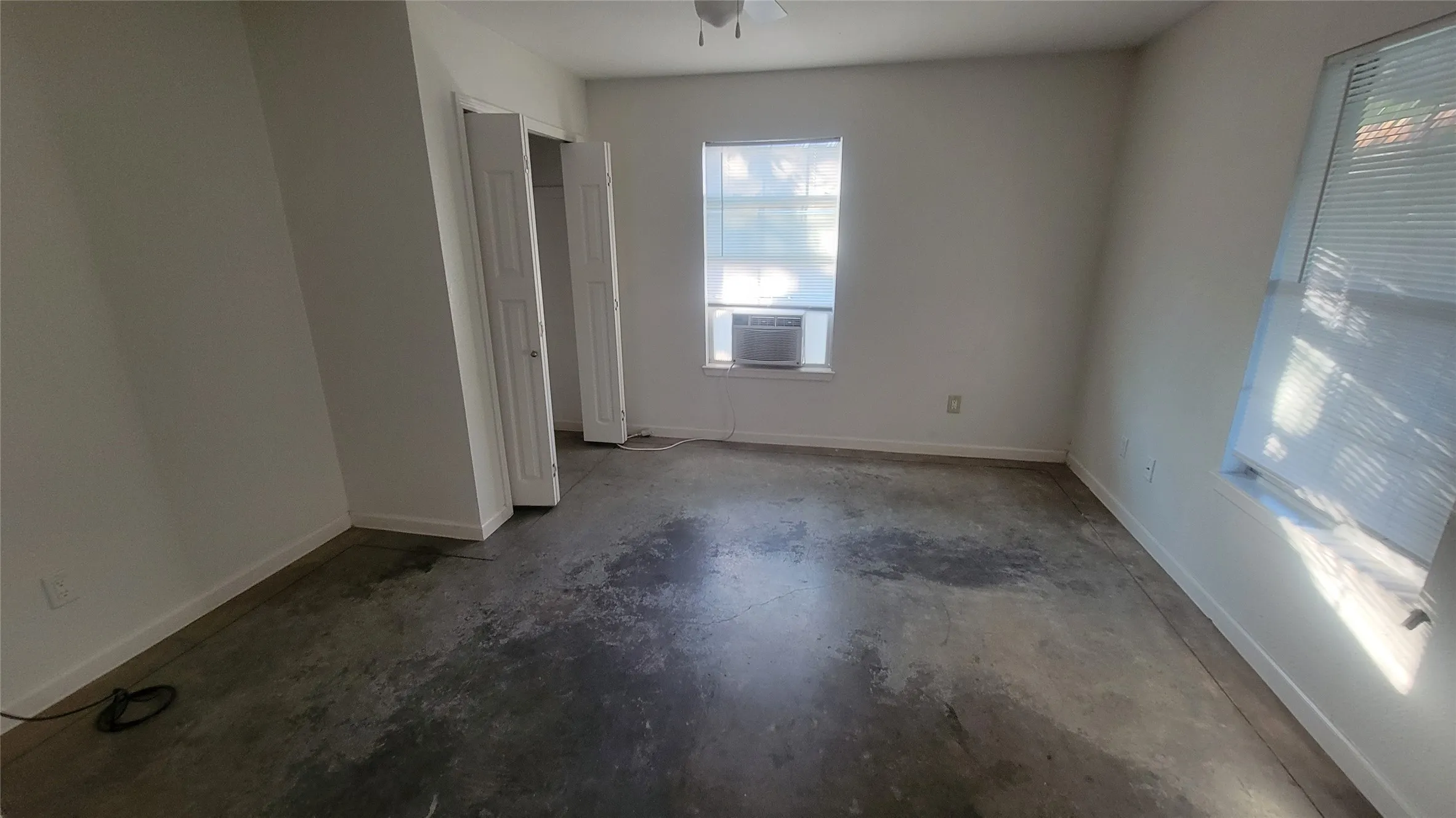 Single Family Residence For Rent in Erath County , 1092 W Elm Street, Stephenville, Texas 76401, 3 Bedroom, 2 Bathroom, Garage spaces, 1,388 Sqft, built in 1960, mls#21409542, Real Estate Agent in Stephenville, Homes For Rent in Erath county, Homes For Rent in Stephenville, Realtor in Stephenville Texas, Real Estate Brokerage Independent Realty Texas, Luminita Cordes Realtor