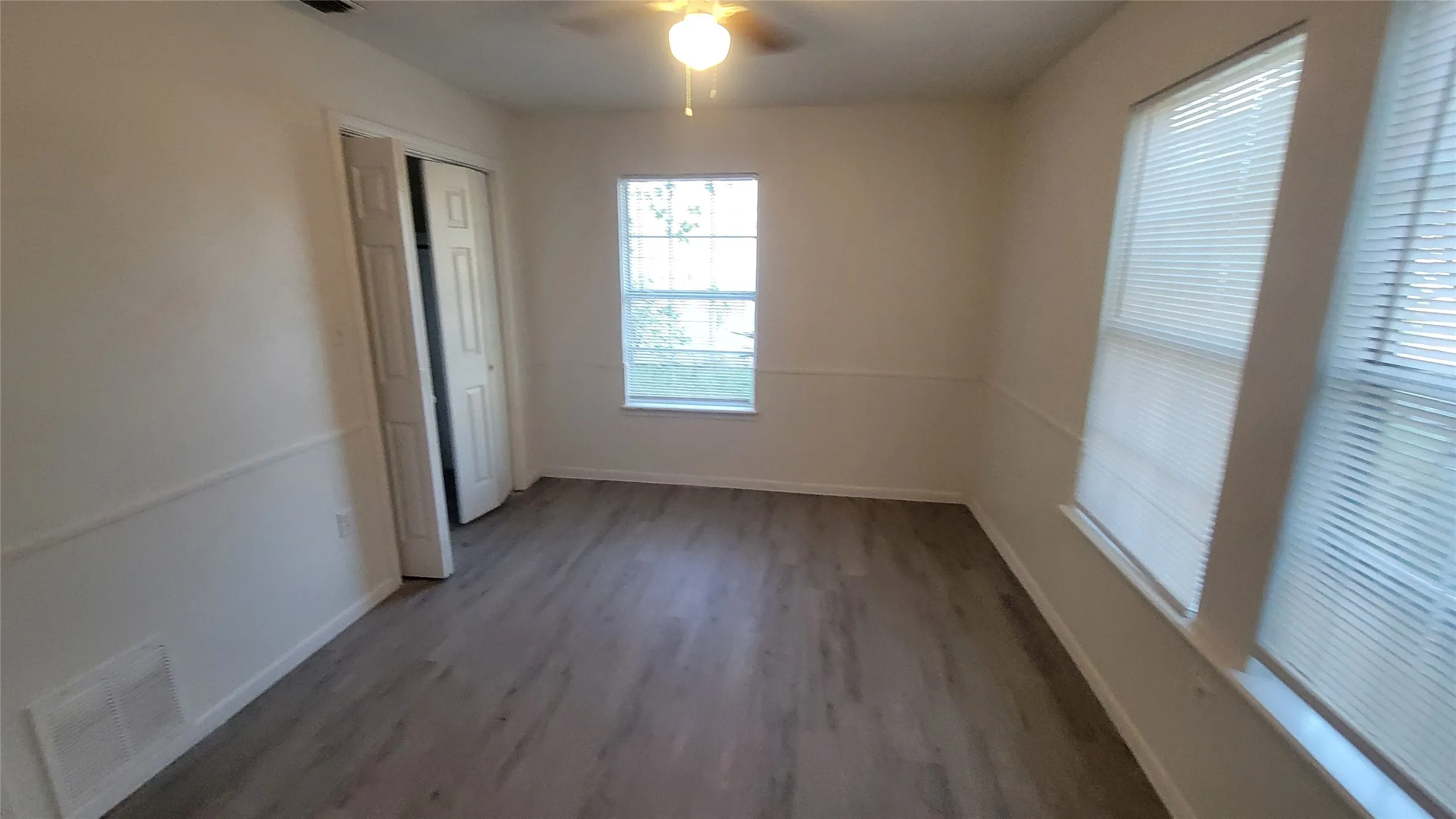 Single Family Residence For Rent in Erath County , 1092 W Elm Street, Stephenville, Texas 76401, 3 Bedroom, 2 Bathroom, Garage spaces, 1,388 Sqft, built in 1960, mls#21409542, Real Estate Agent in Stephenville, Homes For Rent in Erath county, Homes For Rent in Stephenville, Realtor in Stephenville Texas, Real Estate Brokerage Independent Realty Texas, Luminita Cordes Realtor