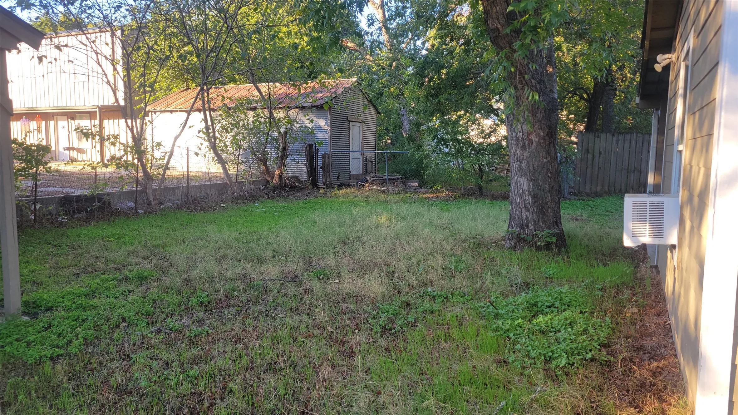 Single Family Residence For Rent in Erath County , 1092 W Elm Street, Stephenville, Texas 76401, 3 Bedroom, 2 Bathroom, Garage spaces, 1,388 Sqft, built in 1960, mls#21409542, Real Estate Agent in Stephenville, Homes For Rent in Erath county, Homes For Rent in Stephenville, Realtor in Stephenville Texas, Real Estate Brokerage Independent Realty Texas, Luminita Cordes Realtor