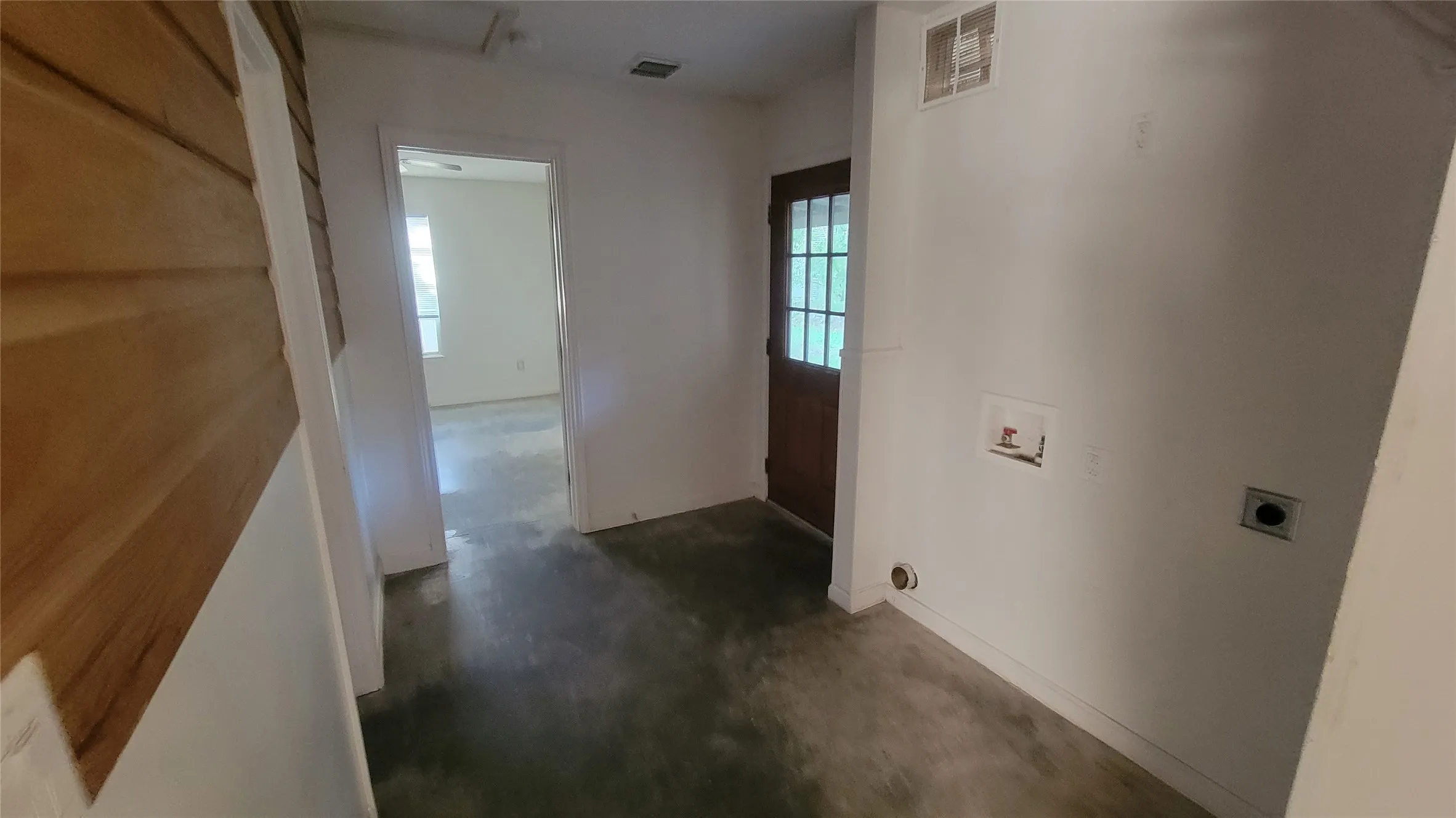 Single Family Residence For Rent in Erath County , 1092 W Elm Street, Stephenville, Texas 76401, 3 Bedroom, 2 Bathroom, Garage spaces, 1,388 Sqft, built in 1960, mls#21409542, Real Estate Agent in Stephenville, Homes For Rent in Erath county, Homes For Rent in Stephenville, Realtor in Stephenville Texas, Real Estate Brokerage Independent Realty Texas, Luminita Cordes Realtor