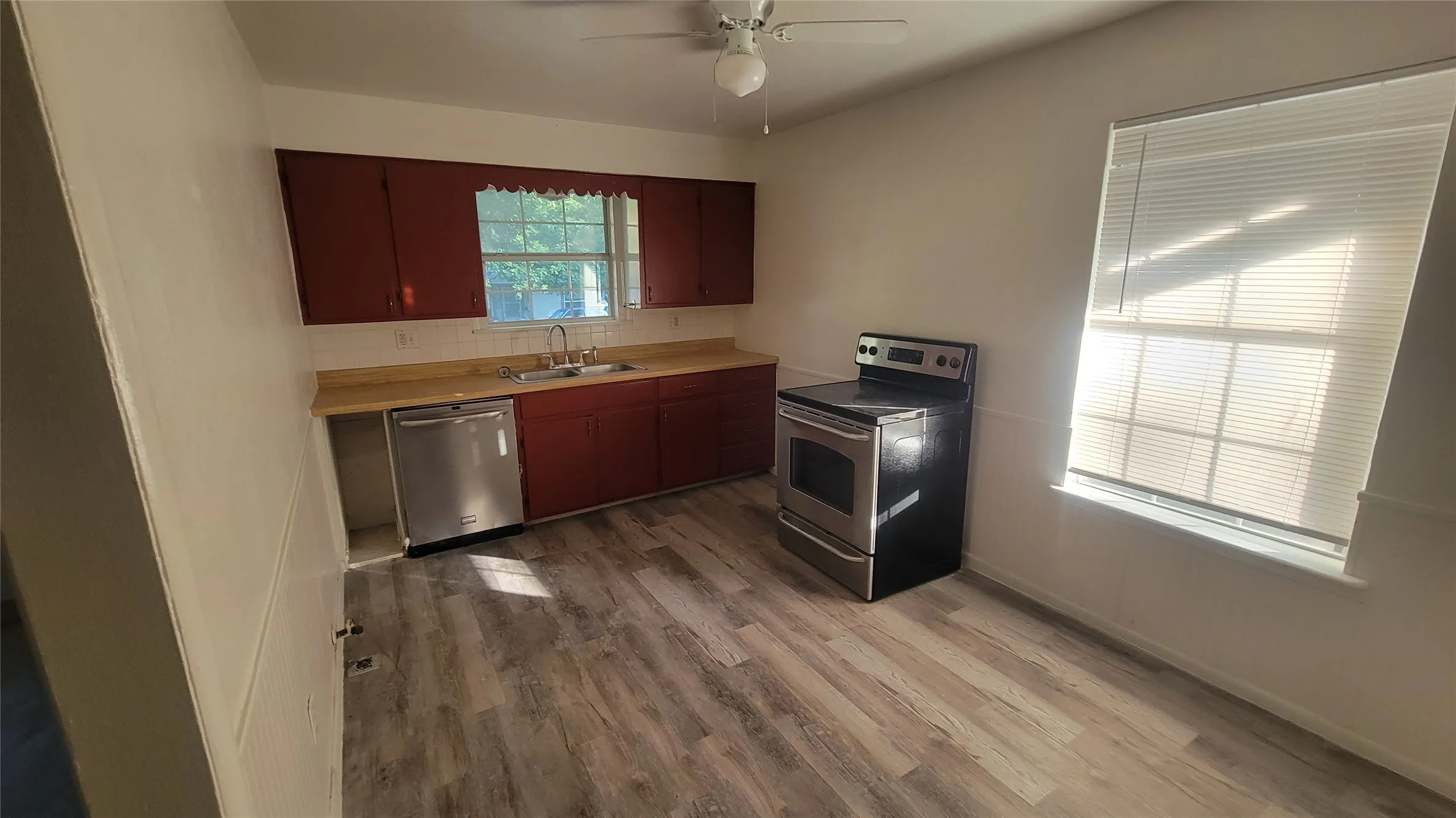 Single Family Residence For Rent in Erath County , 1092 W Elm Street, Stephenville, Texas 76401, 3 Bedroom, 2 Bathroom, Garage spaces, 1,388 Sqft, built in 1960, mls#21409542, Real Estate Agent in Stephenville, Homes For Rent in Erath county, Homes For Rent in Stephenville, Realtor in Stephenville Texas, Real Estate Brokerage Independent Realty Texas, Luminita Cordes Realtor