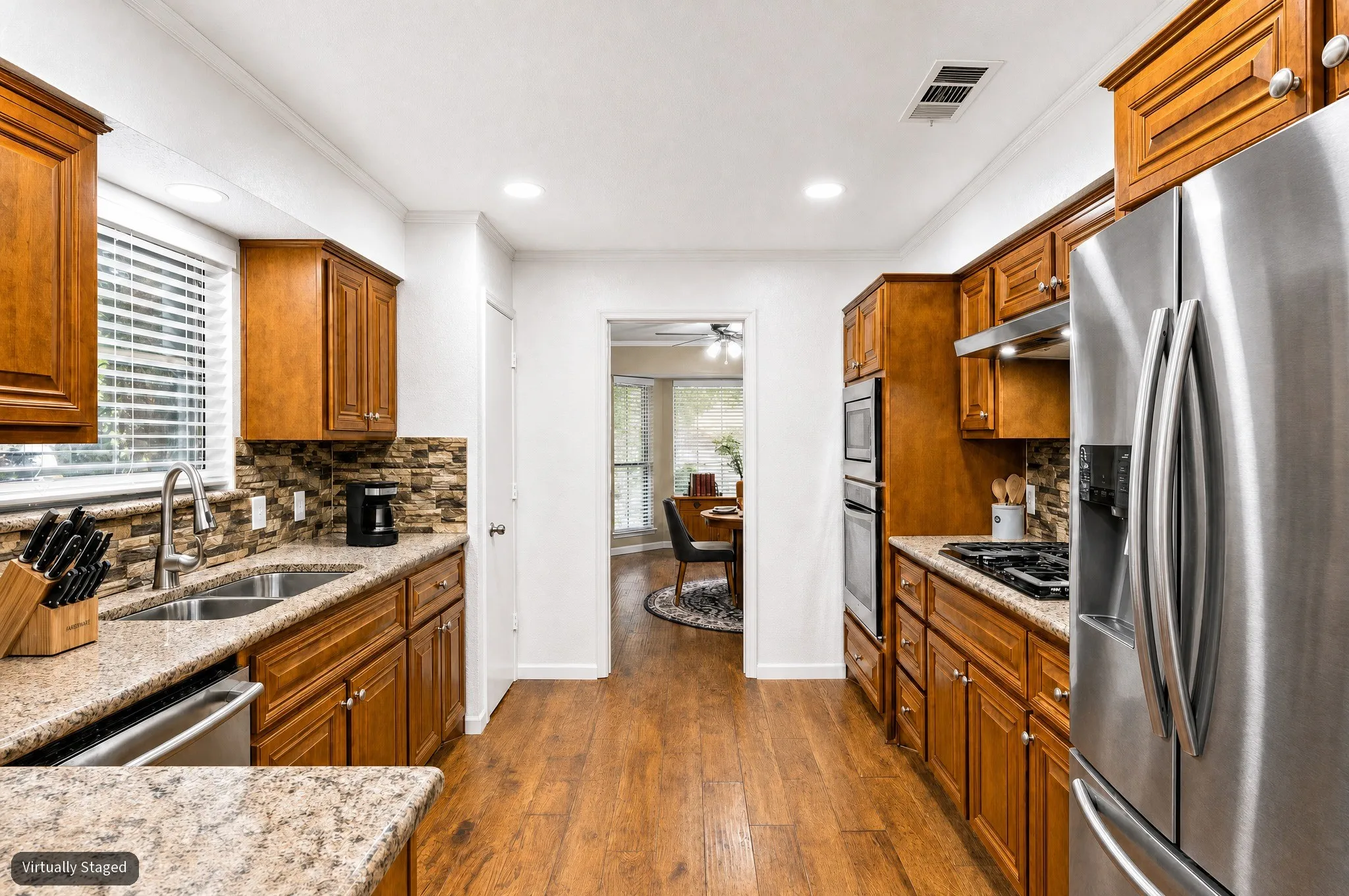 Single Family Residence For Sale in Tarrant County , 615 Country Green Lane, Arlington, Texas 76011, 4 Bedroom, 3 Bathroom, 2 Garage spaces, 2,596 Sqft, built in 1977, mls#21409392, Real Estate Agent in Arlington, Homes For Sale in Tarrant county, Homes For Sale in Arlington, Realtor in Arlington Texas, Real Estate Brokerage Independent Realty Texas, Luminita Cordes Realtor
