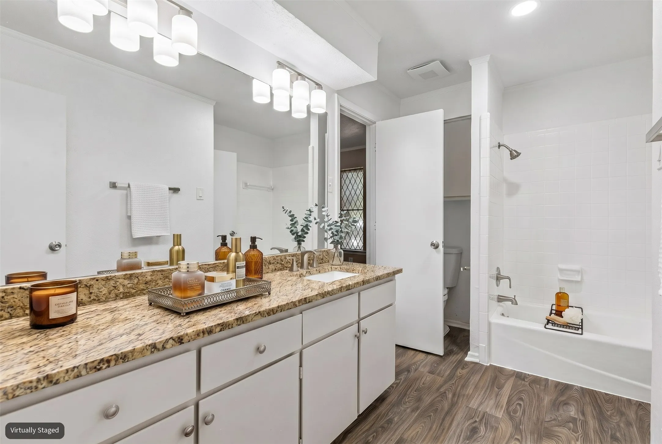 Single Family Residence For Sale in Tarrant County , 615 Country Green Lane, Arlington, Texas 76011, 4 Bedroom, 3 Bathroom, 2 Garage spaces, 2,596 Sqft, built in 1977, mls#21409392, Real Estate Agent in Arlington, Homes For Sale in Tarrant county, Homes For Sale in Arlington, Realtor in Arlington Texas, Real Estate Brokerage Independent Realty Texas, Luminita Cordes Realtor