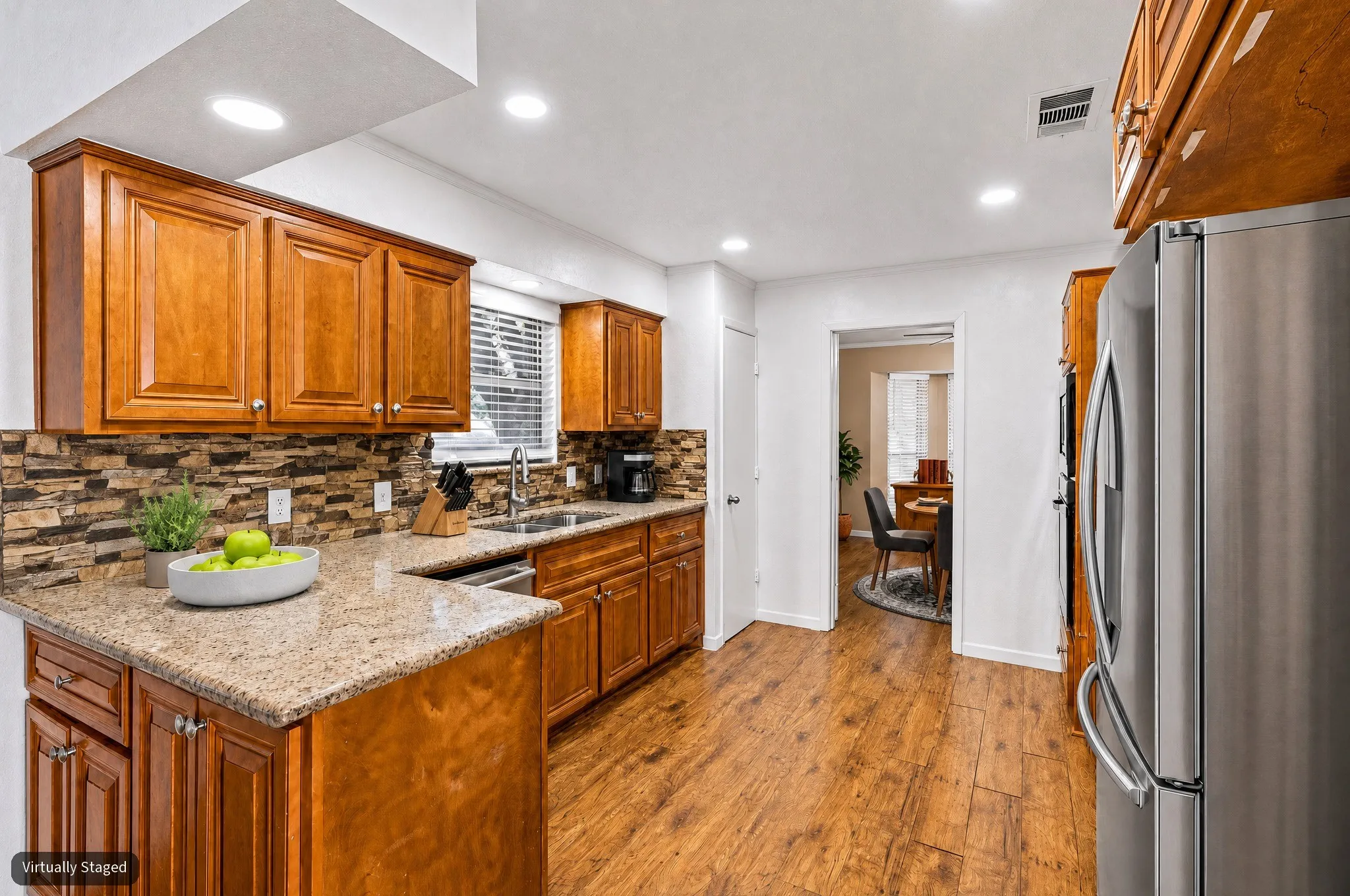 Single Family Residence For Sale in Tarrant County , 615 Country Green Lane, Arlington, Texas 76011, 4 Bedroom, 3 Bathroom, 2 Garage spaces, 2,596 Sqft, built in 1977, mls#21409392, Real Estate Agent in Arlington, Homes For Sale in Tarrant county, Homes For Sale in Arlington, Realtor in Arlington Texas, Real Estate Brokerage Independent Realty Texas, Luminita Cordes Realtor