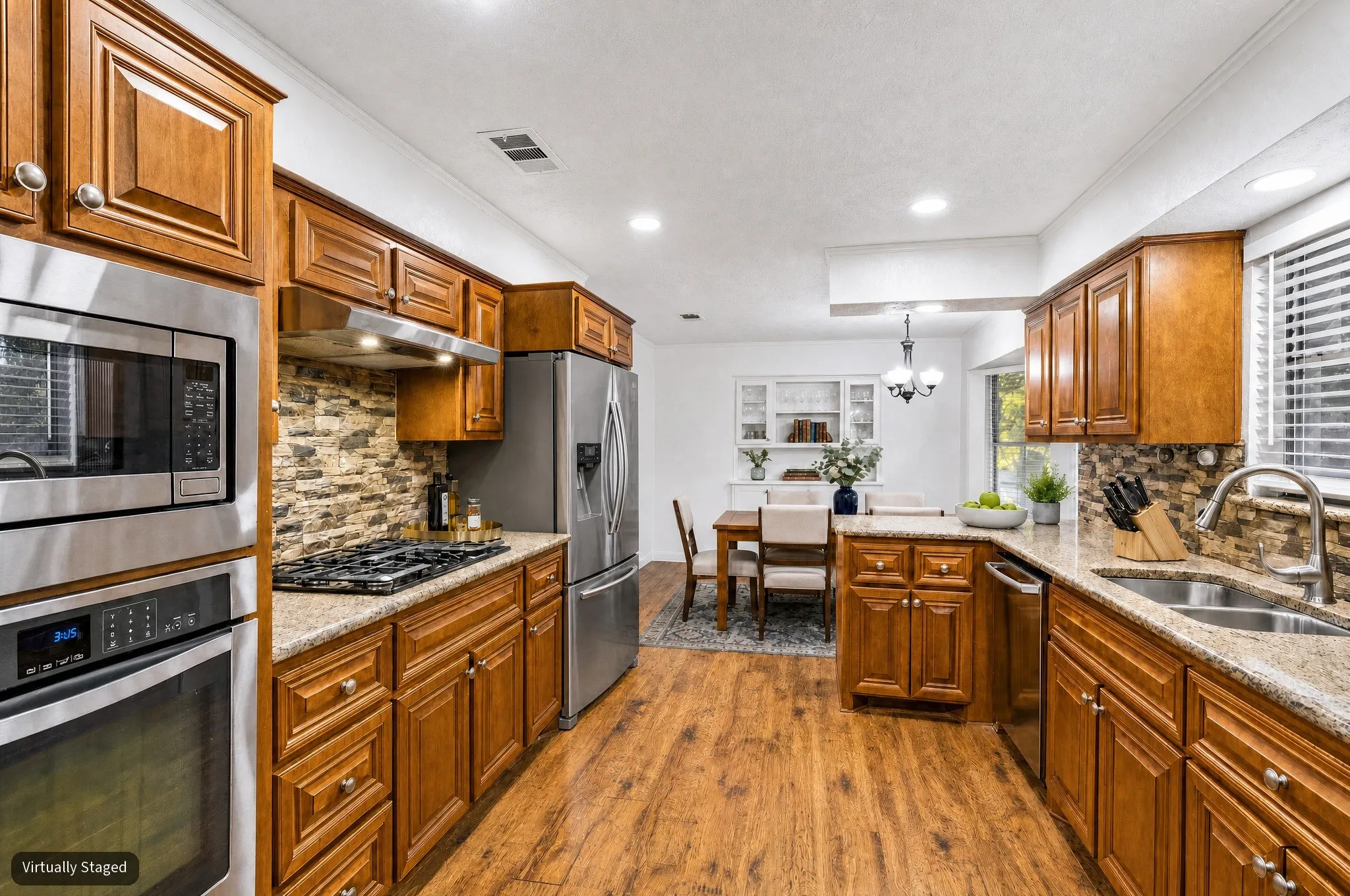 Single Family Residence For Sale in Tarrant County , 615 Country Green Lane, Arlington, Texas 76011, 4 Bedroom, 3 Bathroom, 2 Garage spaces, 2,596 Sqft, built in 1977, mls#21409392, Real Estate Agent in Arlington, Homes For Sale in Tarrant county, Homes For Sale in Arlington, Realtor in Arlington Texas, Real Estate Brokerage Independent Realty Texas, Luminita Cordes Realtor
