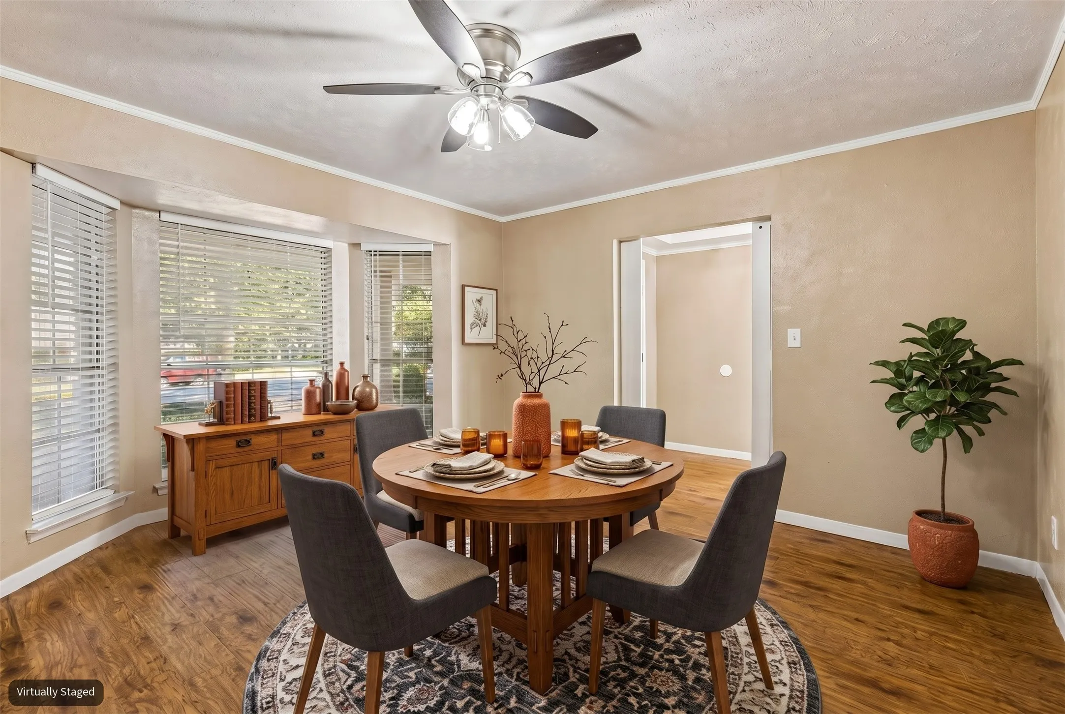 Single Family Residence For Sale in Tarrant County , 615 Country Green Lane, Arlington, Texas 76011, 4 Bedroom, 3 Bathroom, 2 Garage spaces, 2,596 Sqft, built in 1977, mls#21409392, Real Estate Agent in Arlington, Homes For Sale in Tarrant county, Homes For Sale in Arlington, Realtor in Arlington Texas, Real Estate Brokerage Independent Realty Texas, Luminita Cordes Realtor