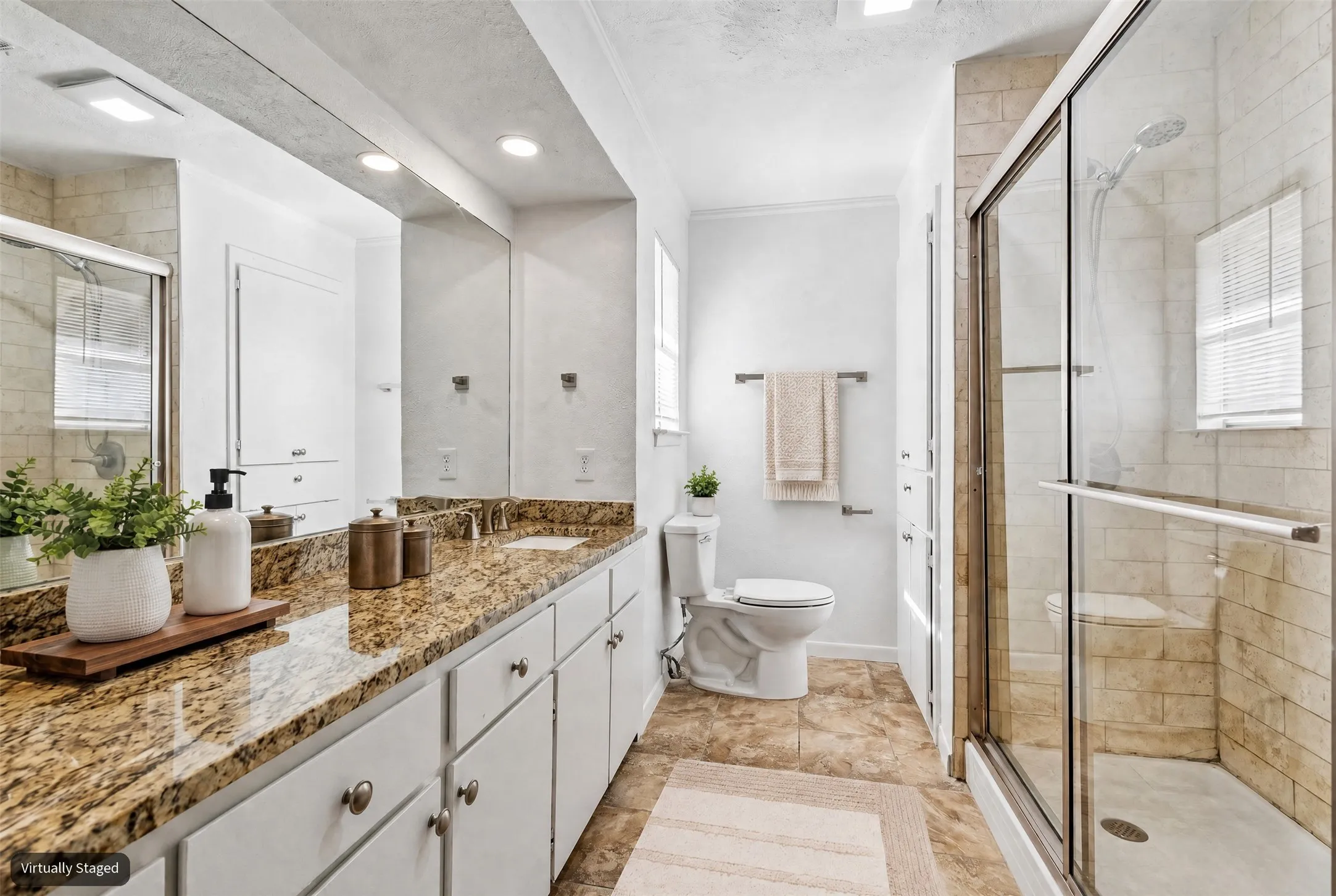 Single Family Residence For Sale in Tarrant County , 615 Country Green Lane, Arlington, Texas 76011, 4 Bedroom, 3 Bathroom, 2 Garage spaces, 2,596 Sqft, built in 1977, mls#21409392, Real Estate Agent in Arlington, Homes For Sale in Tarrant county, Homes For Sale in Arlington, Realtor in Arlington Texas, Real Estate Brokerage Independent Realty Texas, Luminita Cordes Realtor