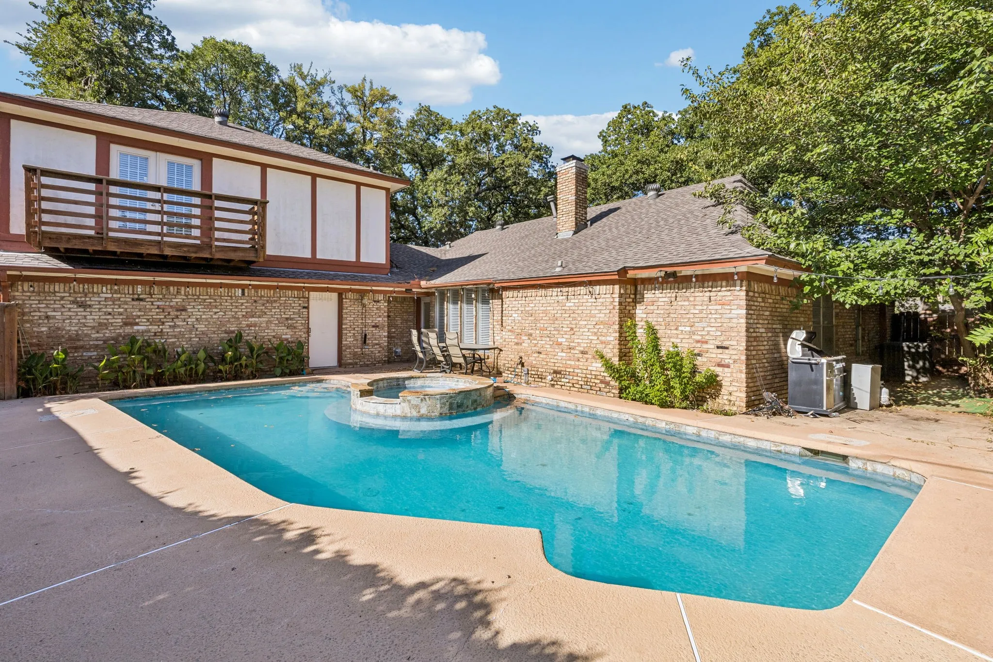 Single Family Residence For Sale in Tarrant County , 615 Country Green Lane, Arlington, Texas 76011, 4 Bedroom, 3 Bathroom, 2 Garage spaces, 2,596 Sqft, built in 1977, mls#21409392, Real Estate Agent in Arlington, Homes For Sale in Tarrant county, Homes For Sale in Arlington, Realtor in Arlington Texas, Real Estate Brokerage Independent Realty Texas, Luminita Cordes Realtor