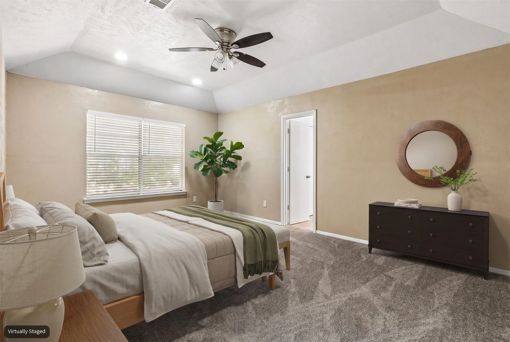 Single Family Residence For Sale in Tarrant County , 615 Country Green Lane, Arlington, Texas 76011, 4 Bedroom, 3 Bathroom, 2 Garage spaces, 2,596 Sqft, built in 1977, mls#21409392, Real Estate Agent in Arlington, Homes For Sale in Tarrant county, Homes For Sale in Arlington, Realtor in Arlington Texas, Real Estate Brokerage Independent Realty Texas, Luminita Cordes Realtor