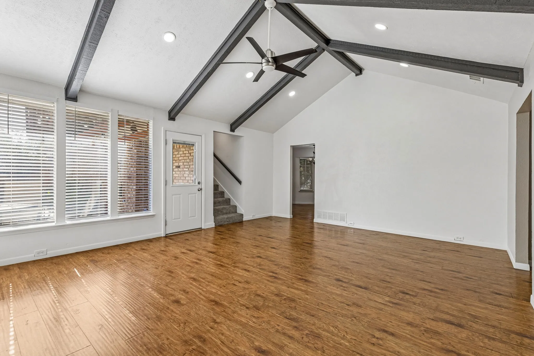 Single Family Residence For Sale in Tarrant County , 615 Country Green Lane, Arlington, Texas 76011, 4 Bedroom, 3 Bathroom, 2 Garage spaces, 2,596 Sqft, built in 1977, mls#21409392, Real Estate Agent in Arlington, Homes For Sale in Tarrant county, Homes For Sale in Arlington, Realtor in Arlington Texas, Real Estate Brokerage Independent Realty Texas, Luminita Cordes Realtor